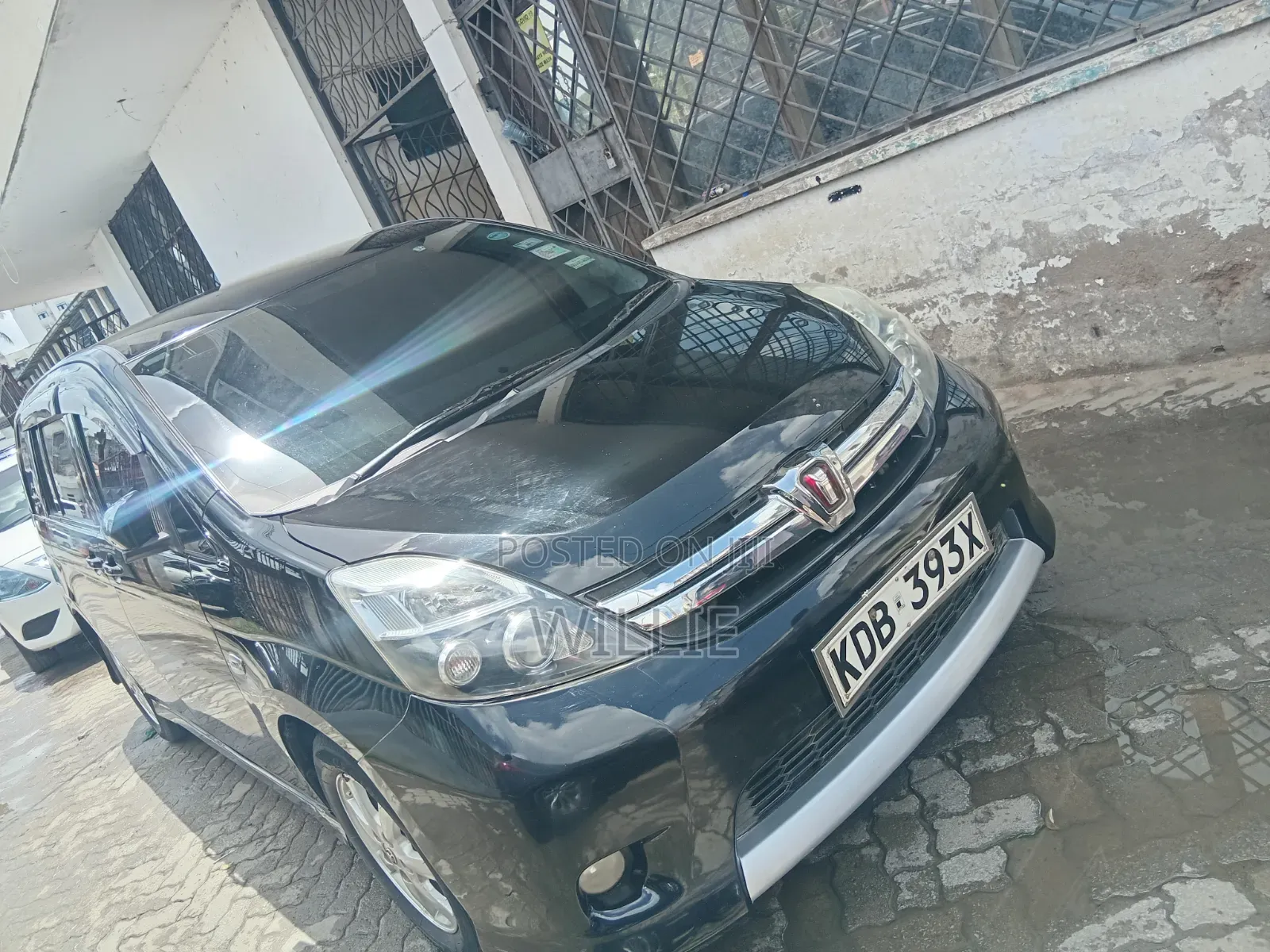 Toyota ISIS 2013 Black