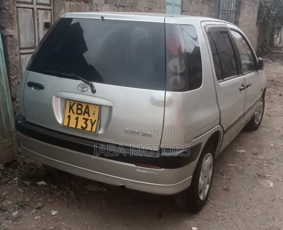 Toyota Raum 2001 Gray
