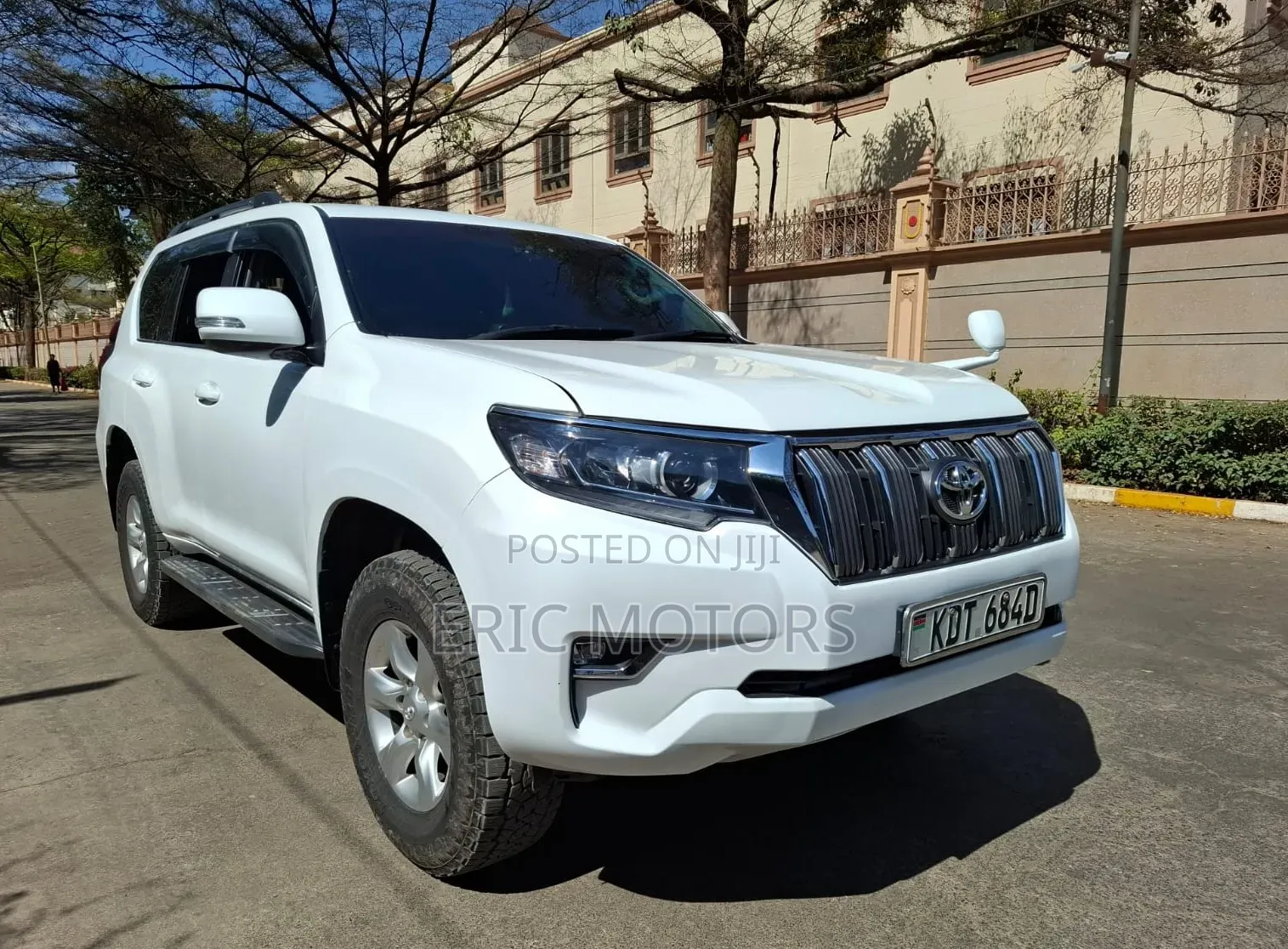 Toyota Land Cruiser Prado 2011 White
