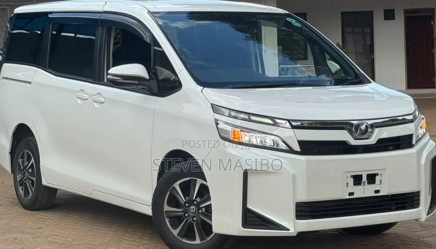 Toyota Voxy X 2WD 8-Seater 2019 White