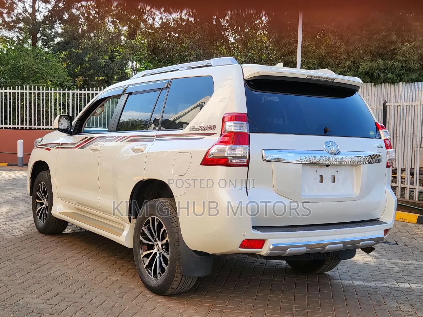 Toyota Land Cruiser Prado 2017 White