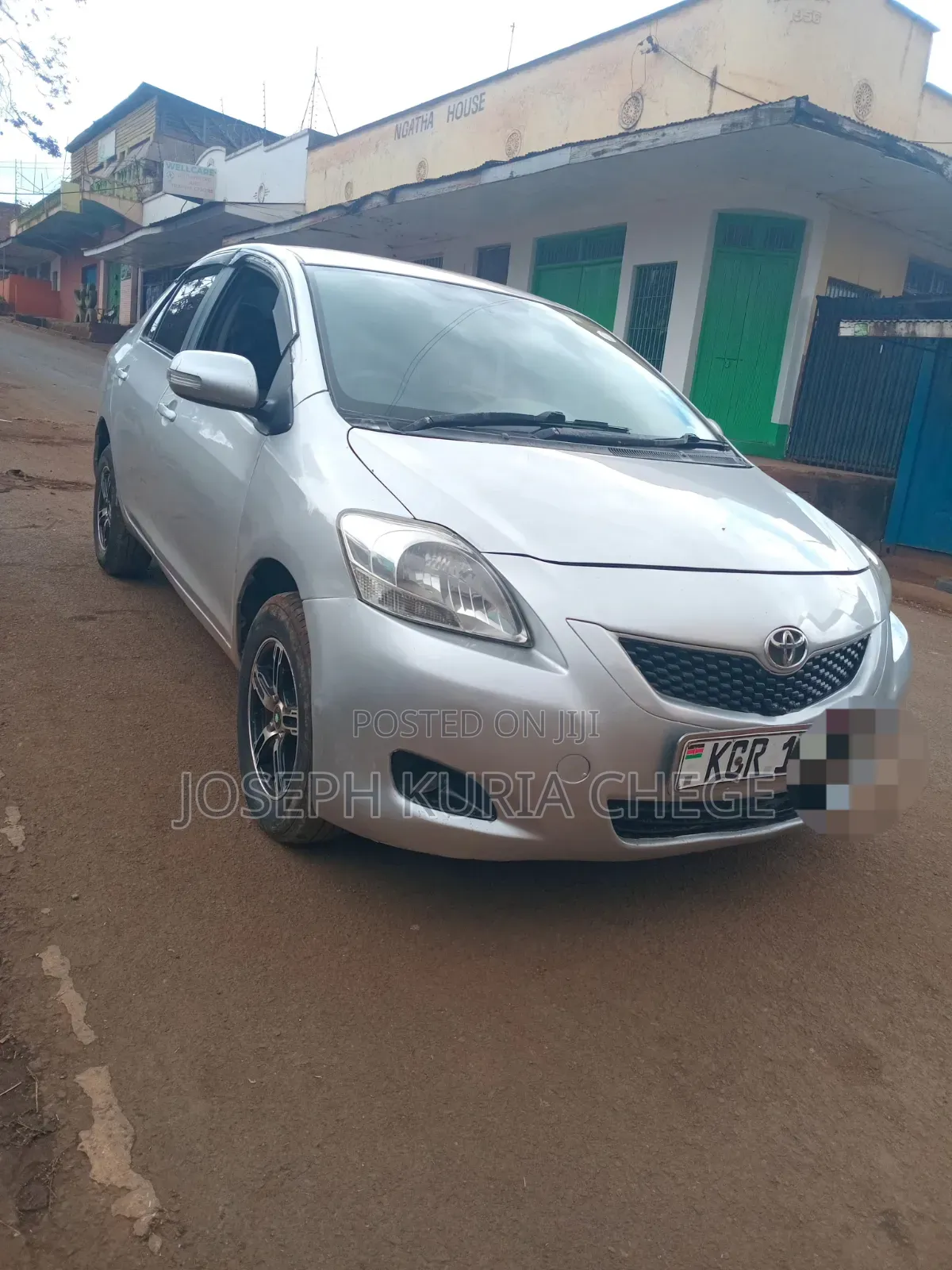 Toyota Belta 2012 Silver