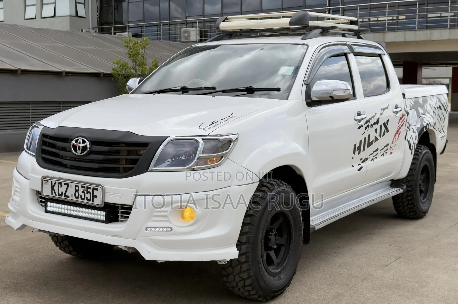Toyota Hilux 2.5 D-4D 4X4 SRX 2012 White