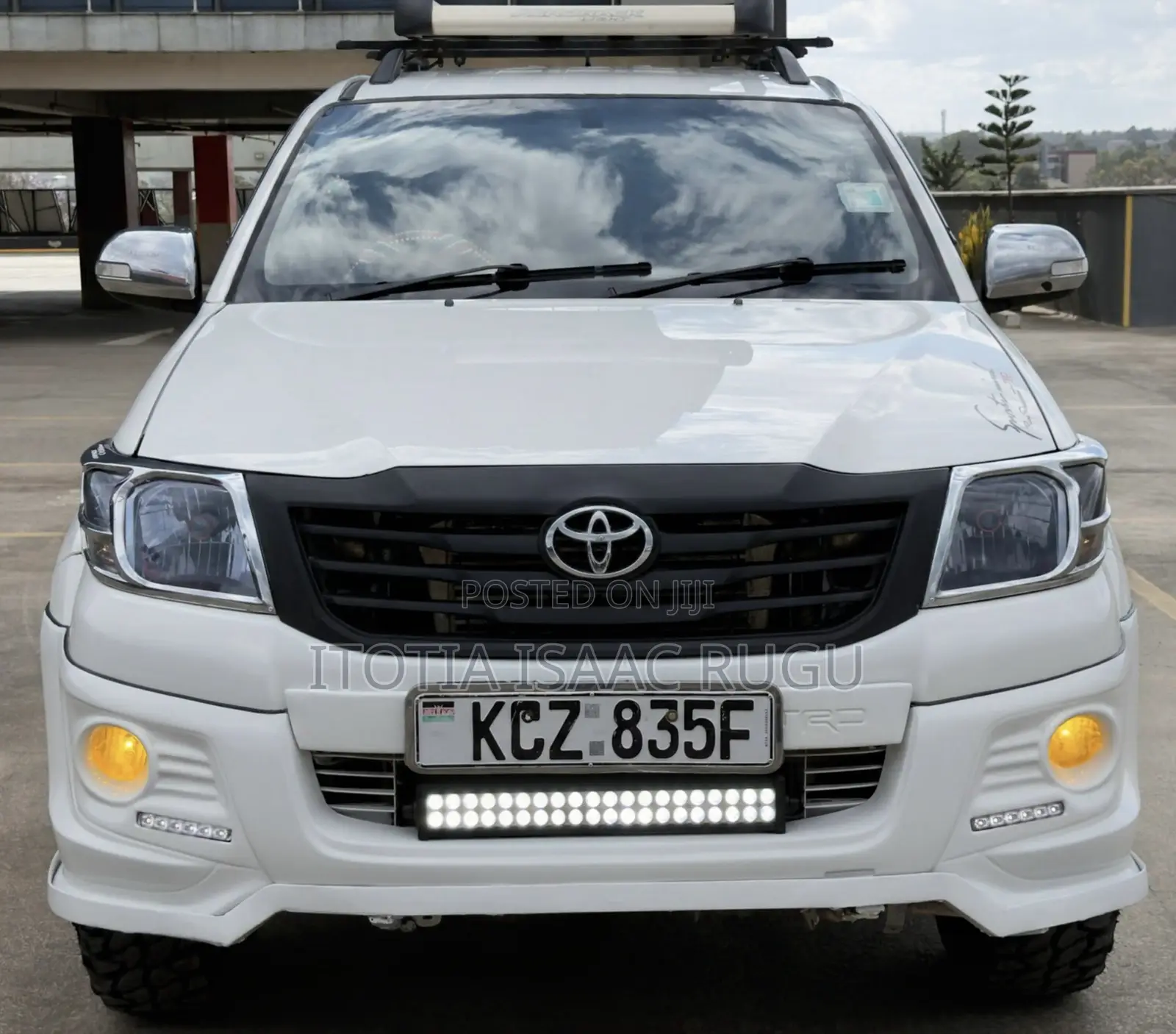 Toyota Hilux 2.5 D-4D 4X4 SRX 2012 White