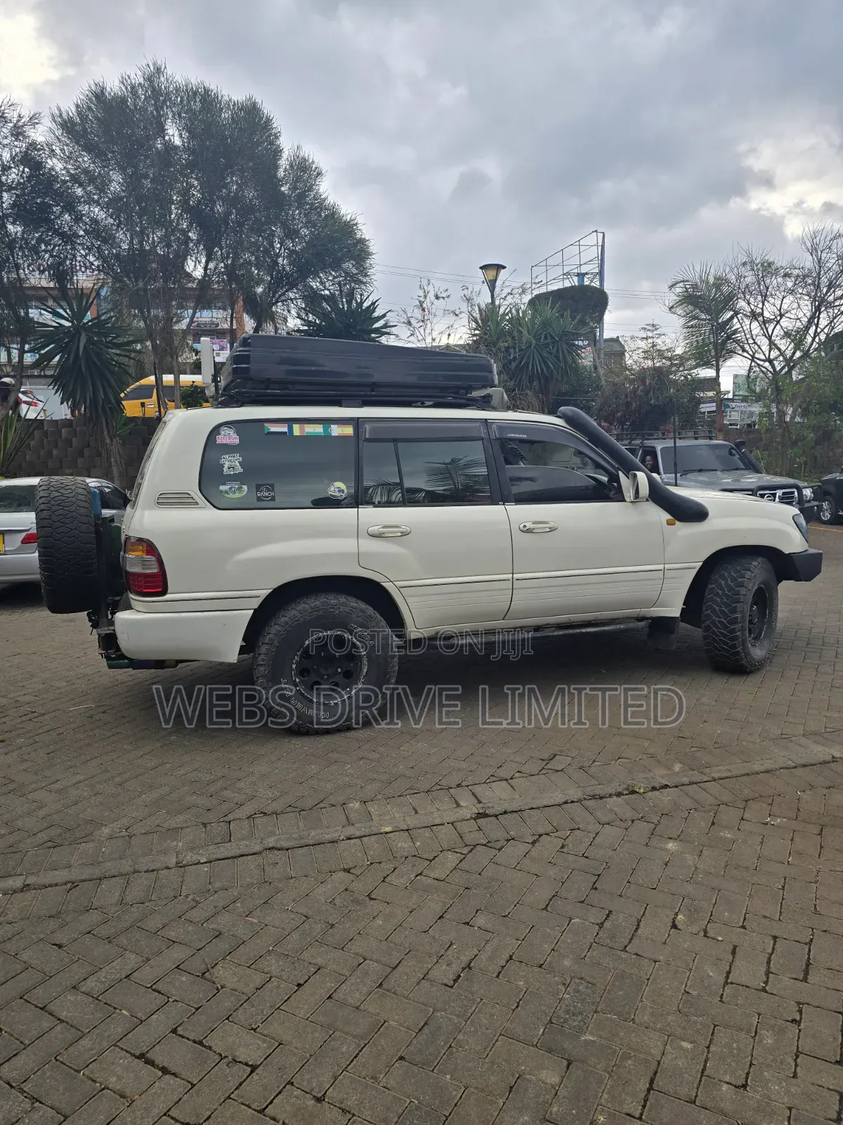 Toyota Land Cruiser 2003 White