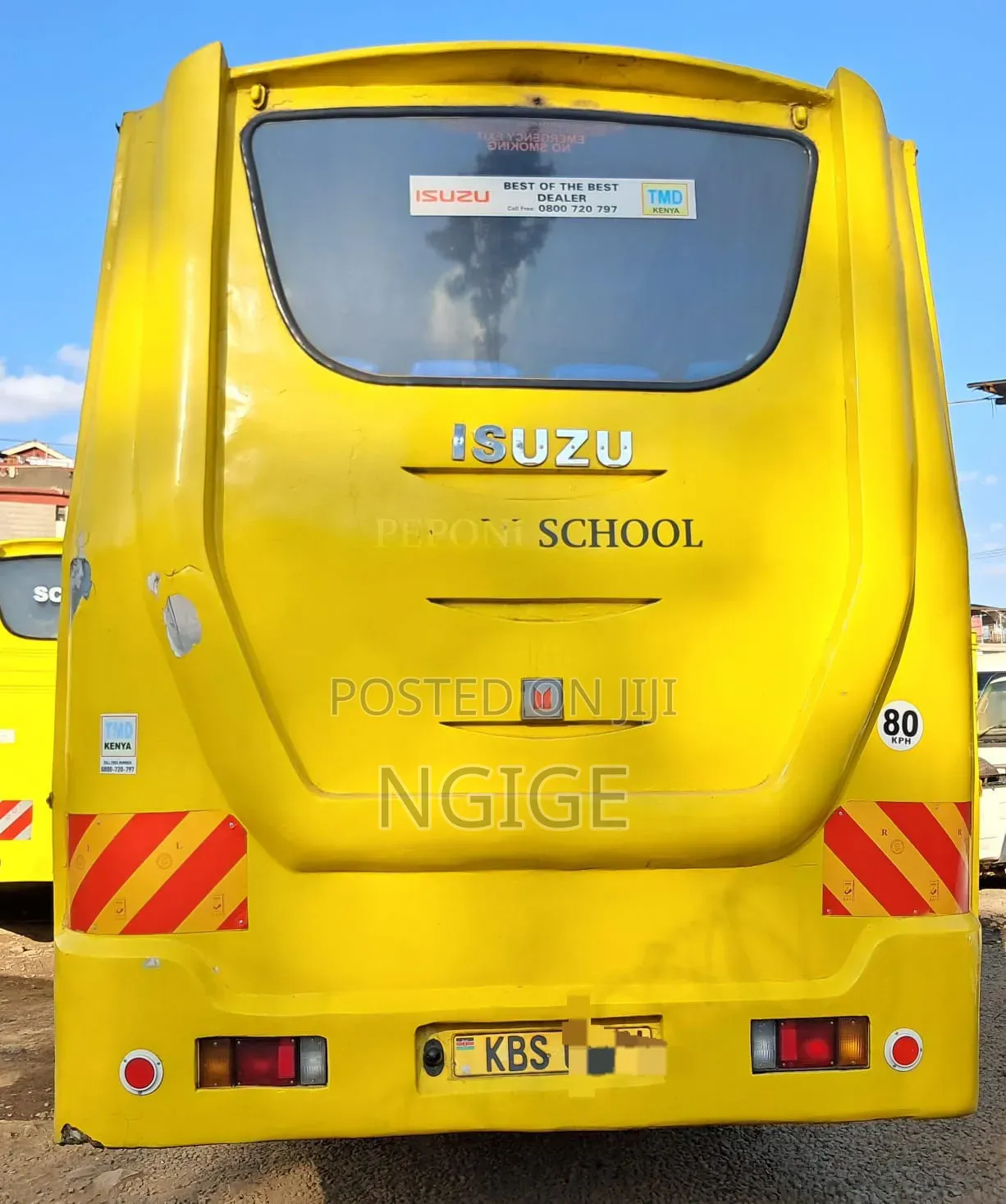 Isuzu Executive Bus 2011 Yellow