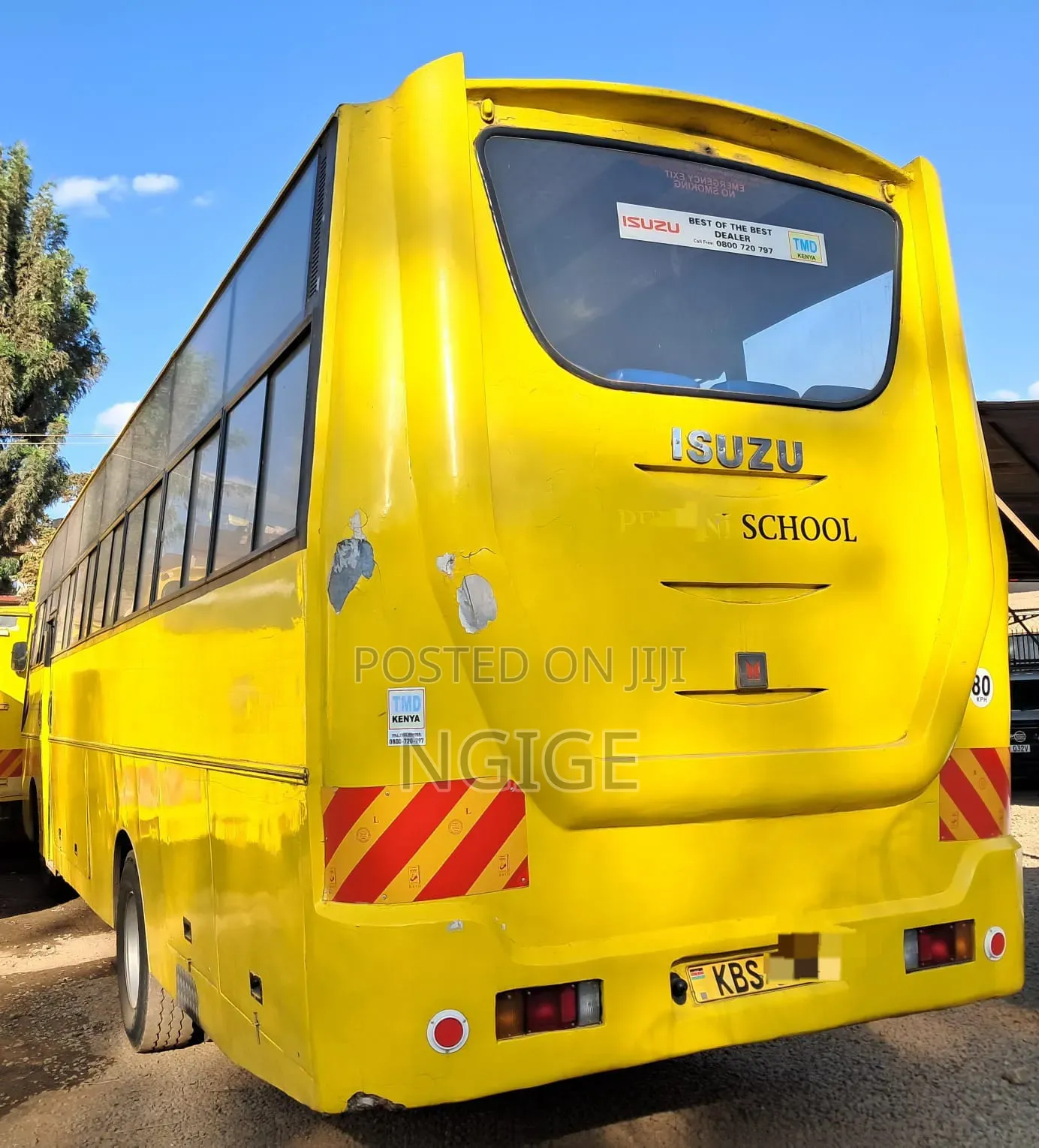 Isuzu Executive Bus 2011 Yellow