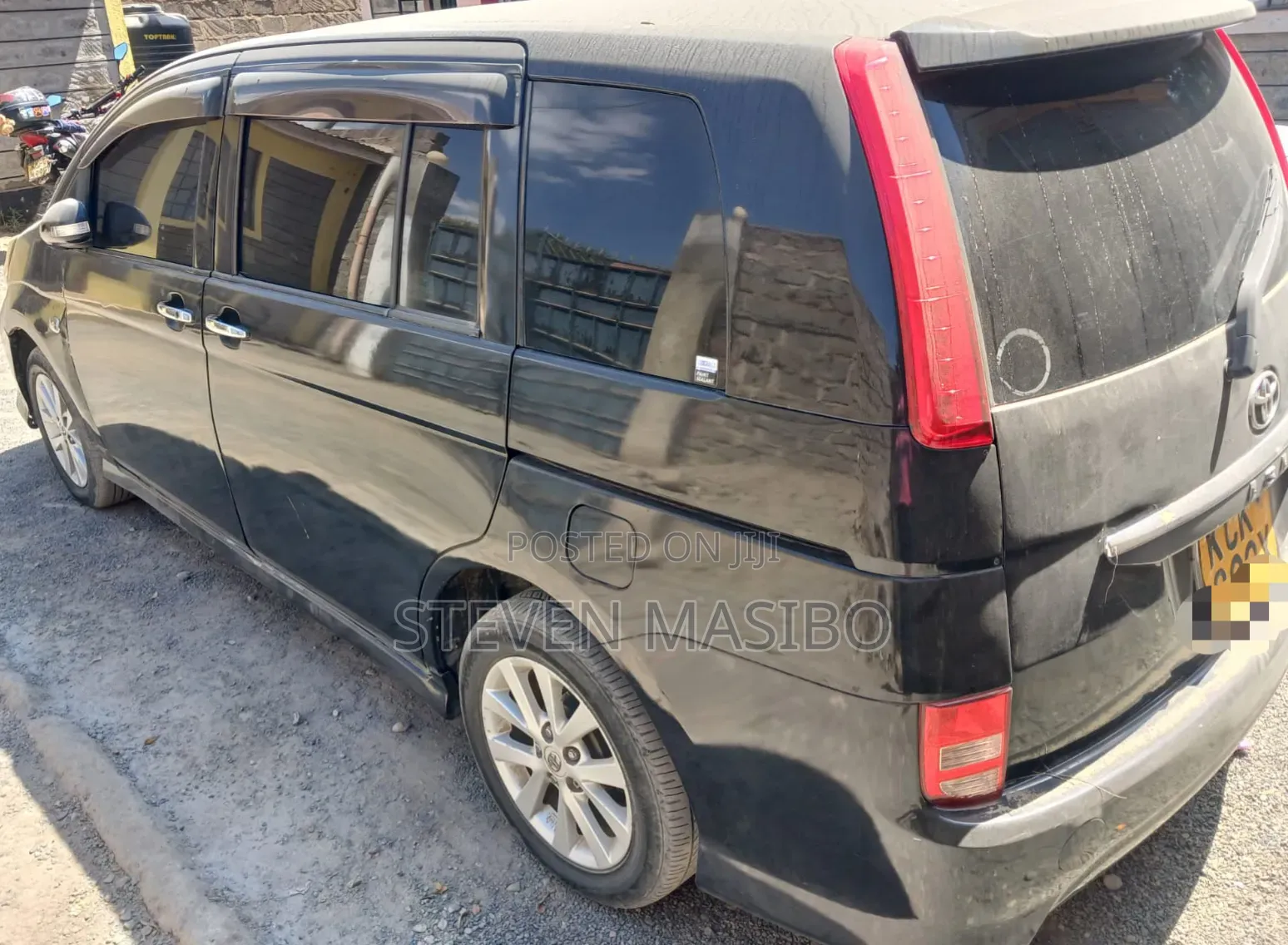 Toyota ISIS 1.8 G 2WD 2010 Black