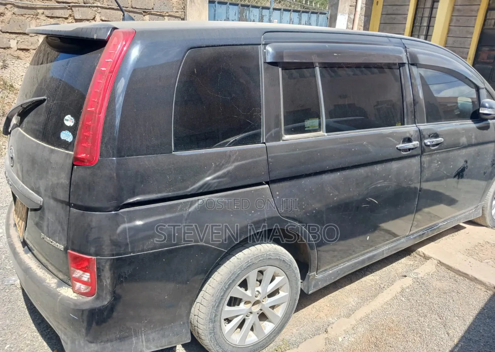 Toyota ISIS 1.8 G 2WD 2010 Black