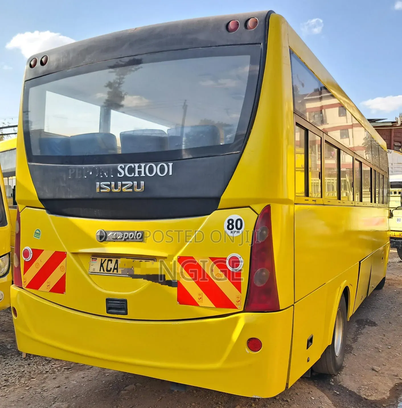 Isuzu NQR 2014 Yellow
