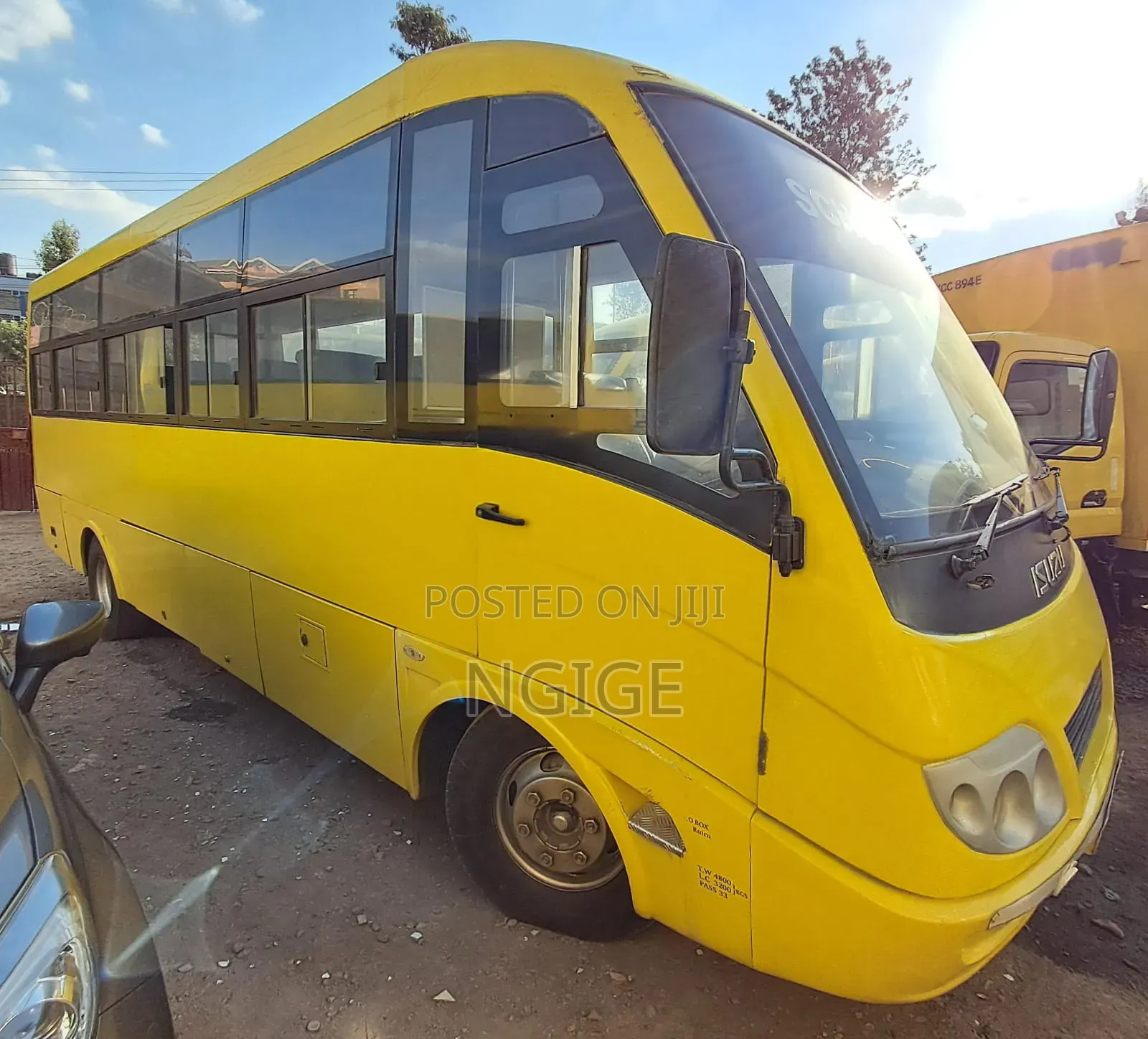 Isuzu NQR 2014 Yellow