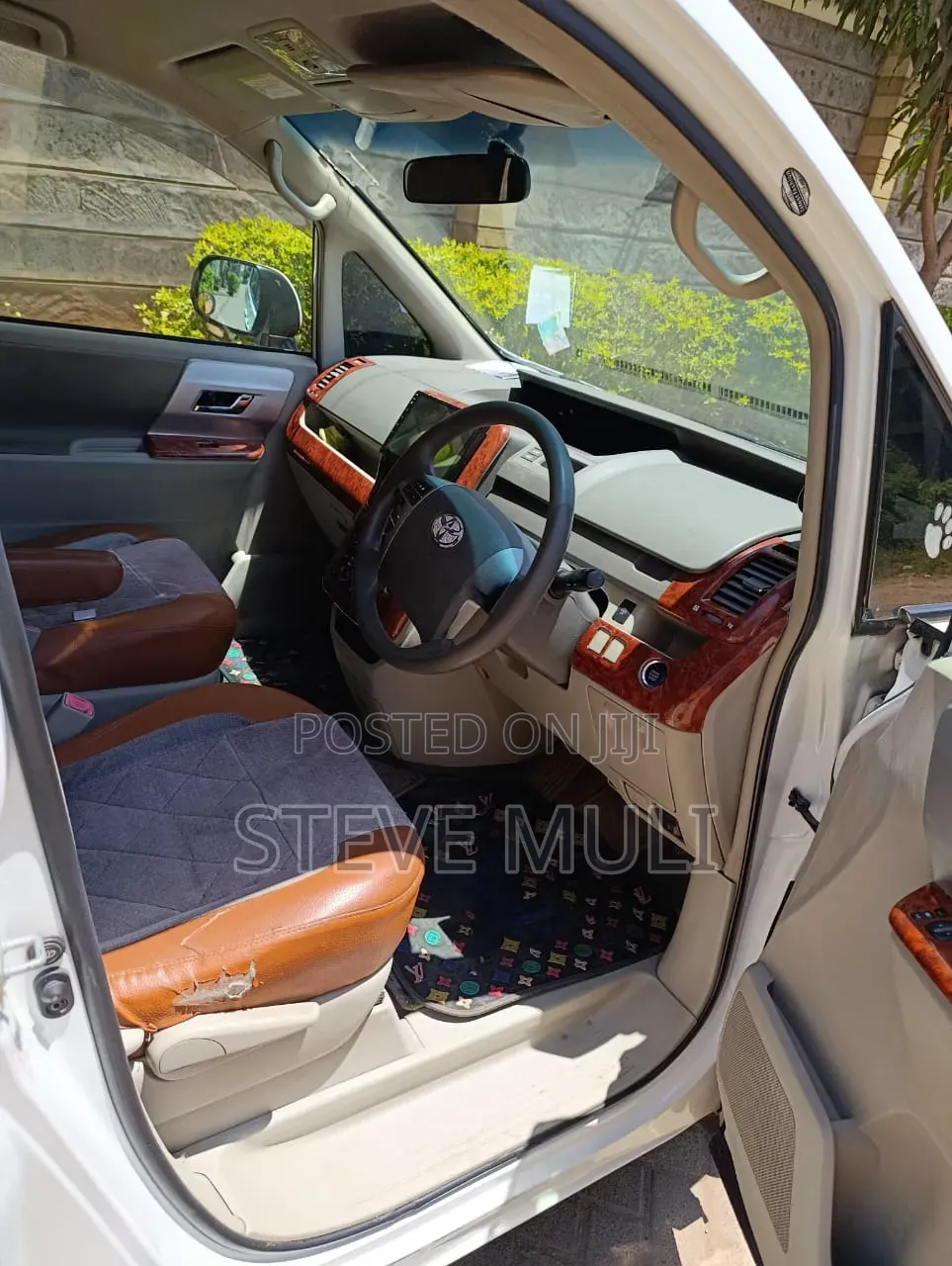 Toyota Noah 2012 White