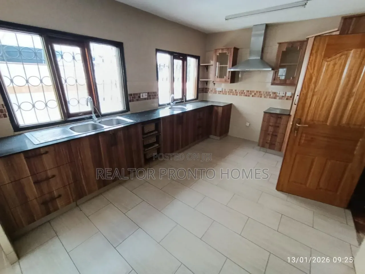 4bdrm Maisonette in Lavington, Valley Arcade for sale