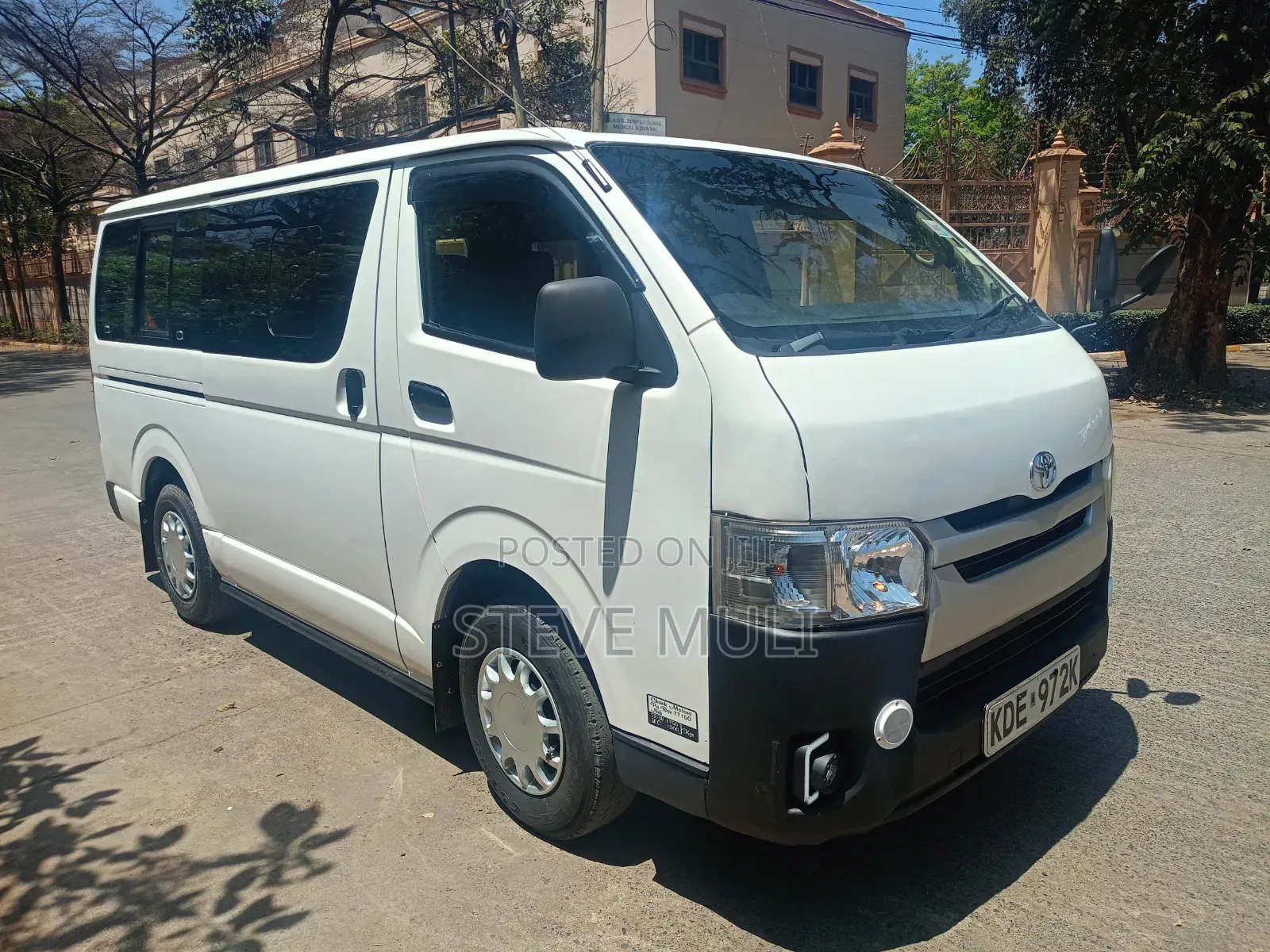 Toyota HiAce 2013 White