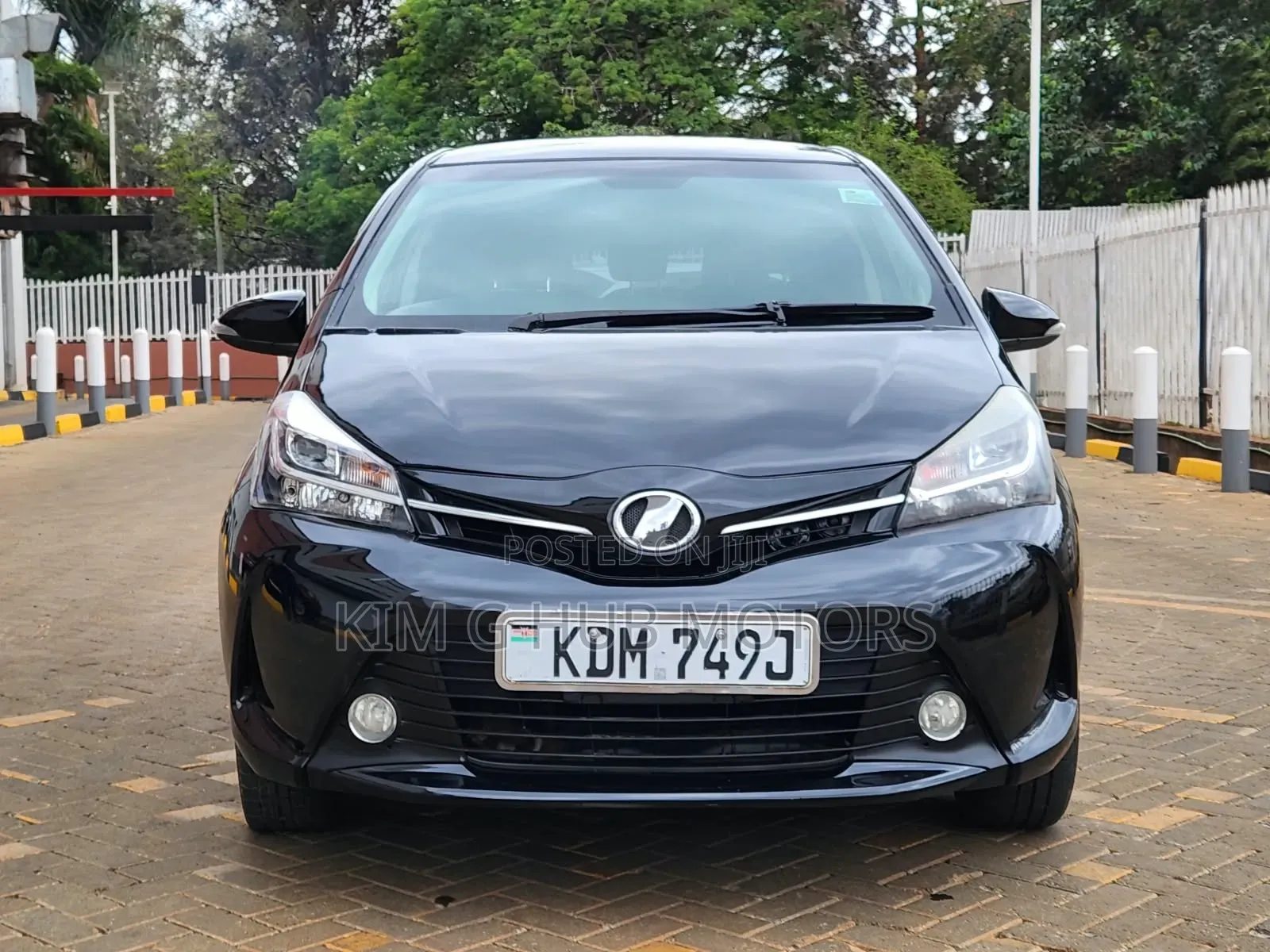 Toyota Vitz 2016 Black