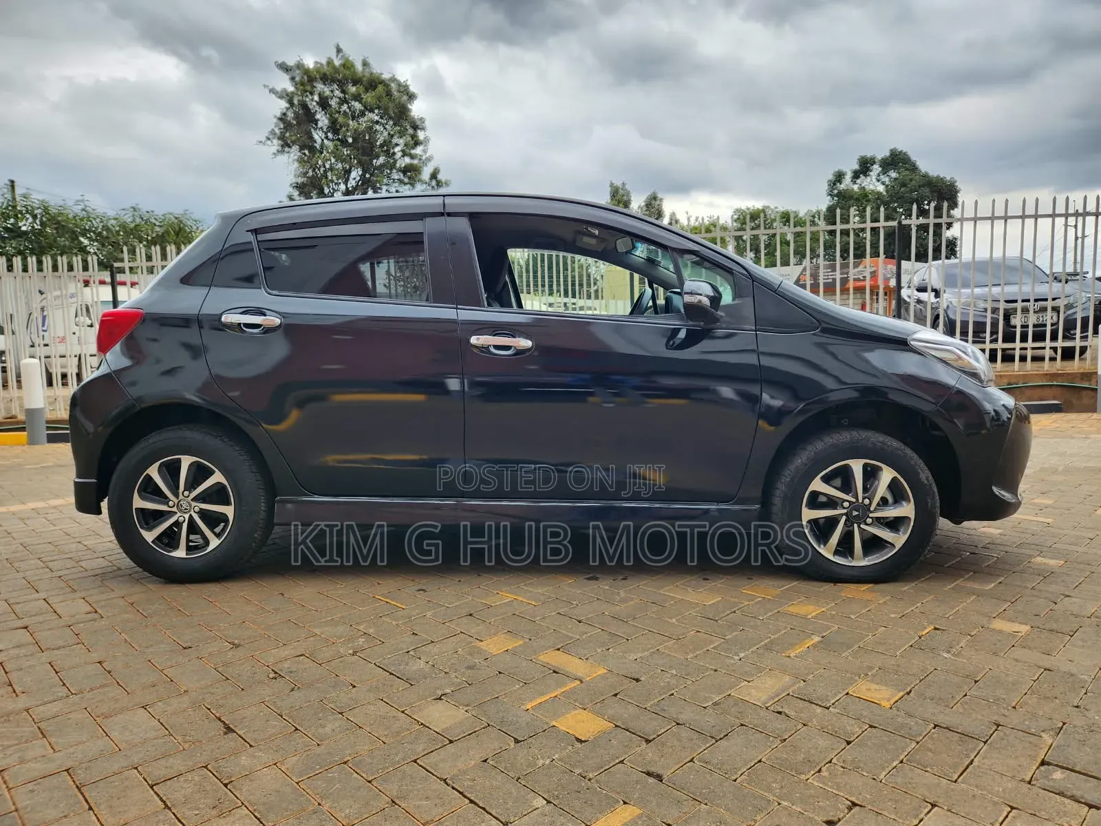 Toyota Vitz 2016 Black
