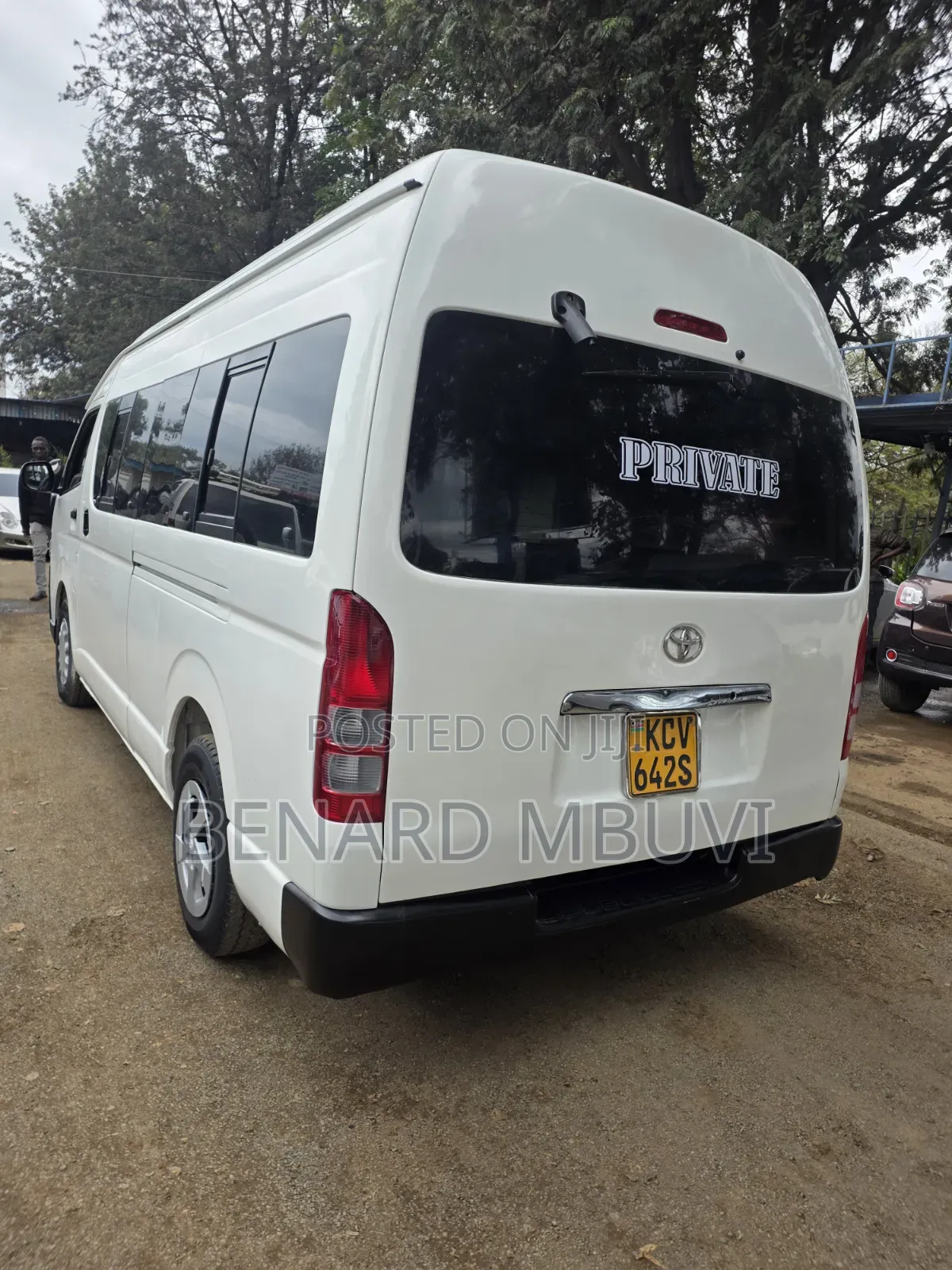 Toyota HiAce 2013 White