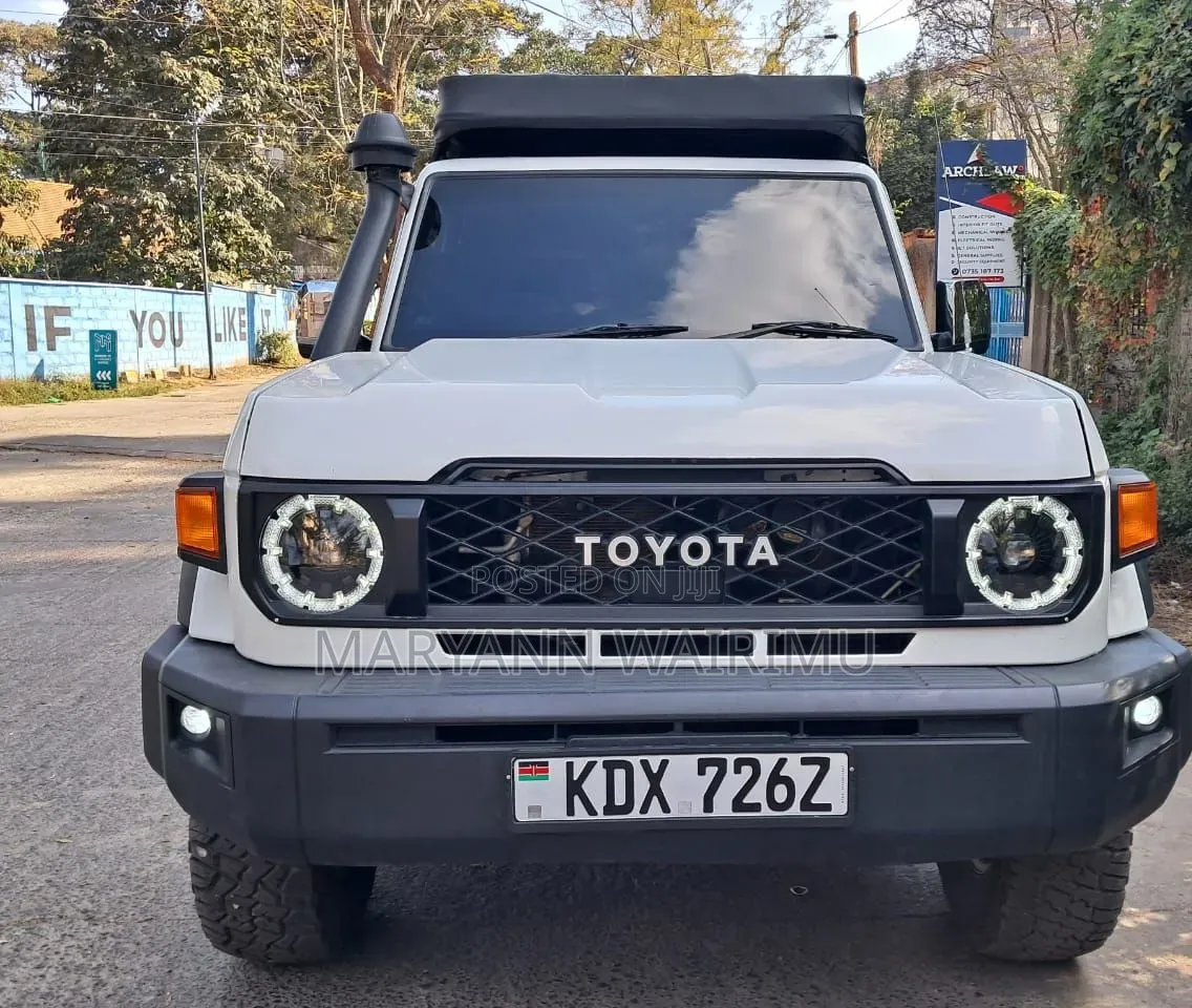 Toyota Land Cruiser 2012 White