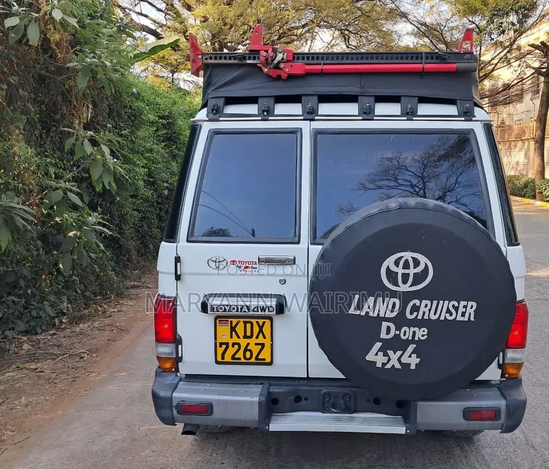 Toyota Land Cruiser 2012 White