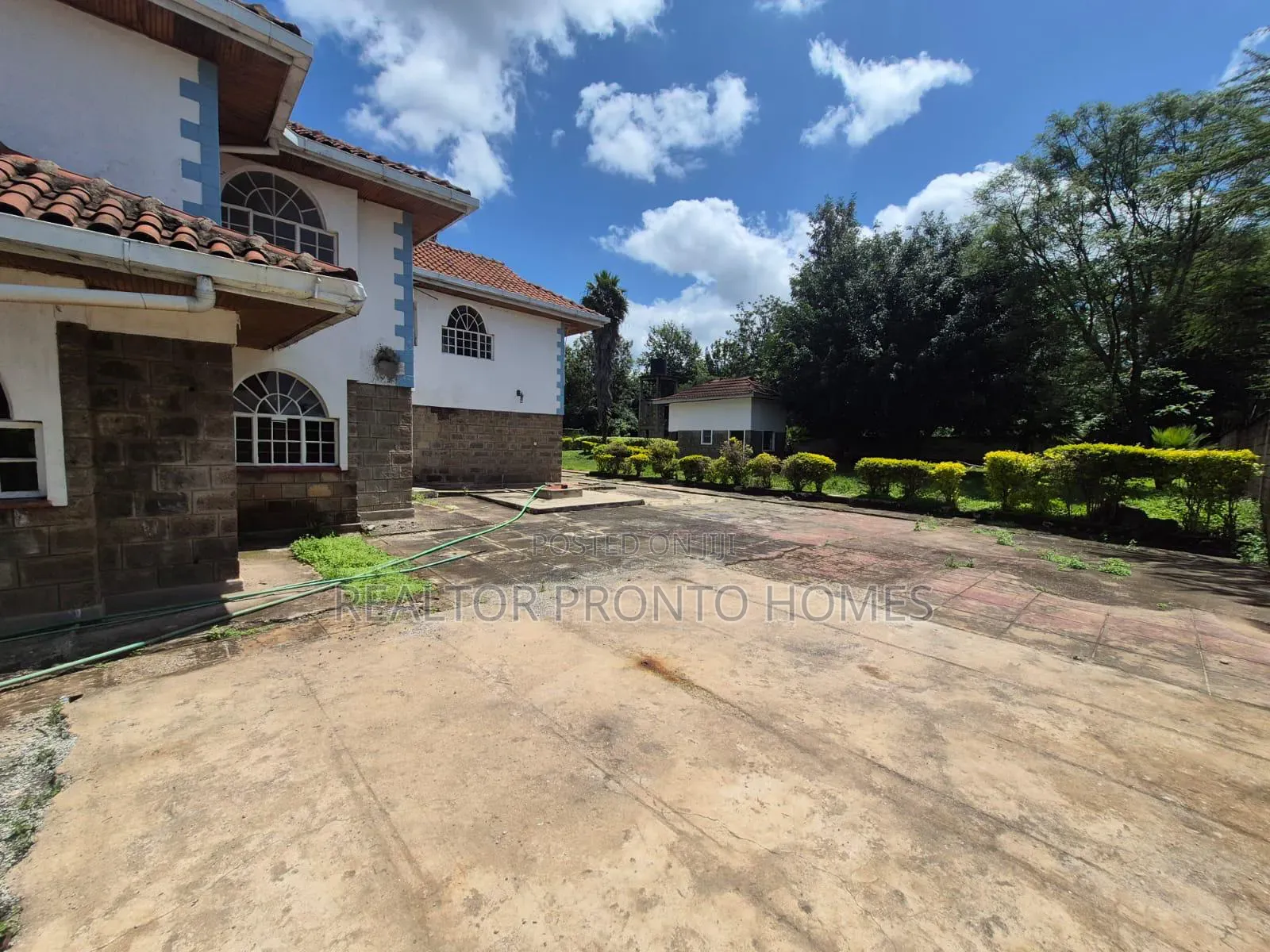 20bdrm Mansion in Karen for rent