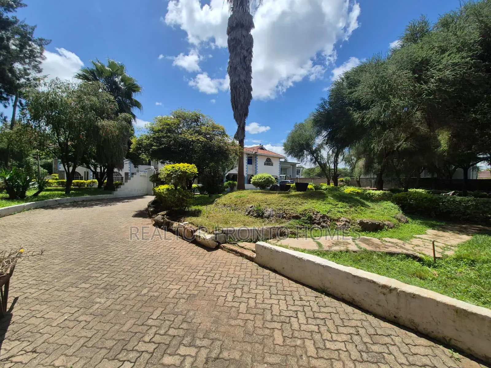 20bdrm Mansion in Karen for rent