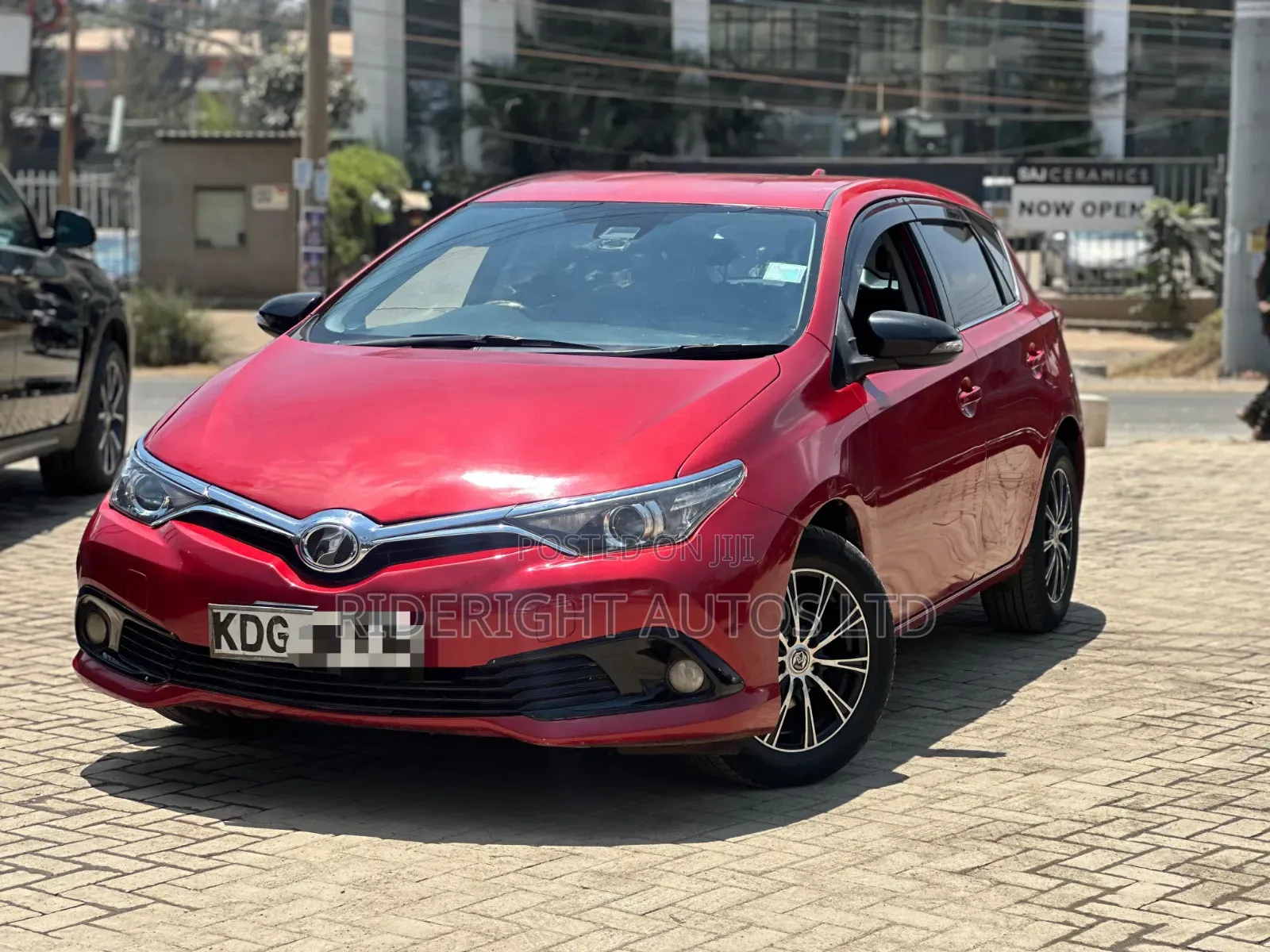 Toyota Auris 2014 Red