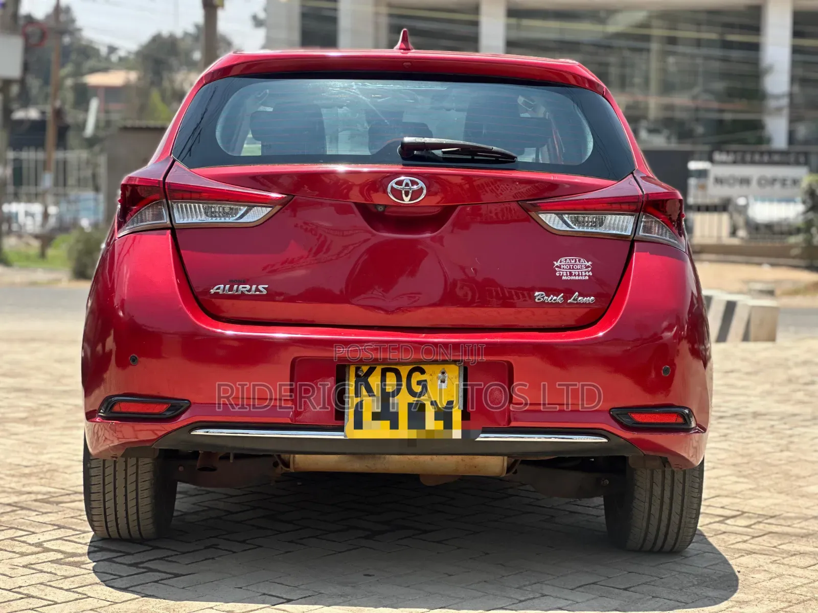 Toyota Auris 2014 Red