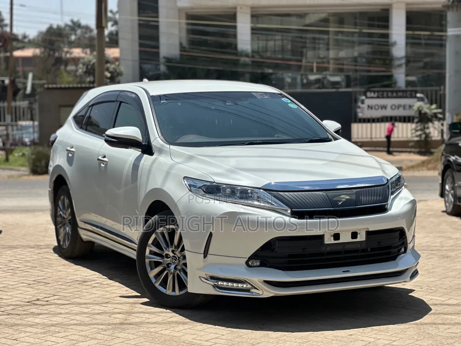 Toyota Harrier 2019