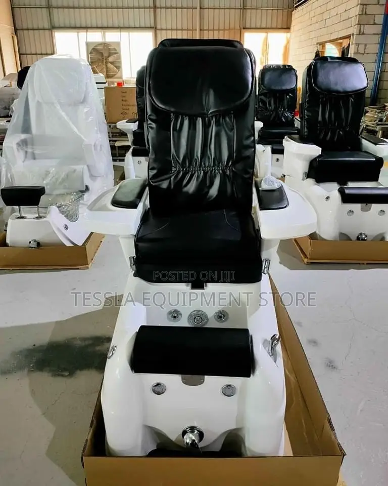 White Fibre Spa Seat for Home Spa and Massage Therapy.