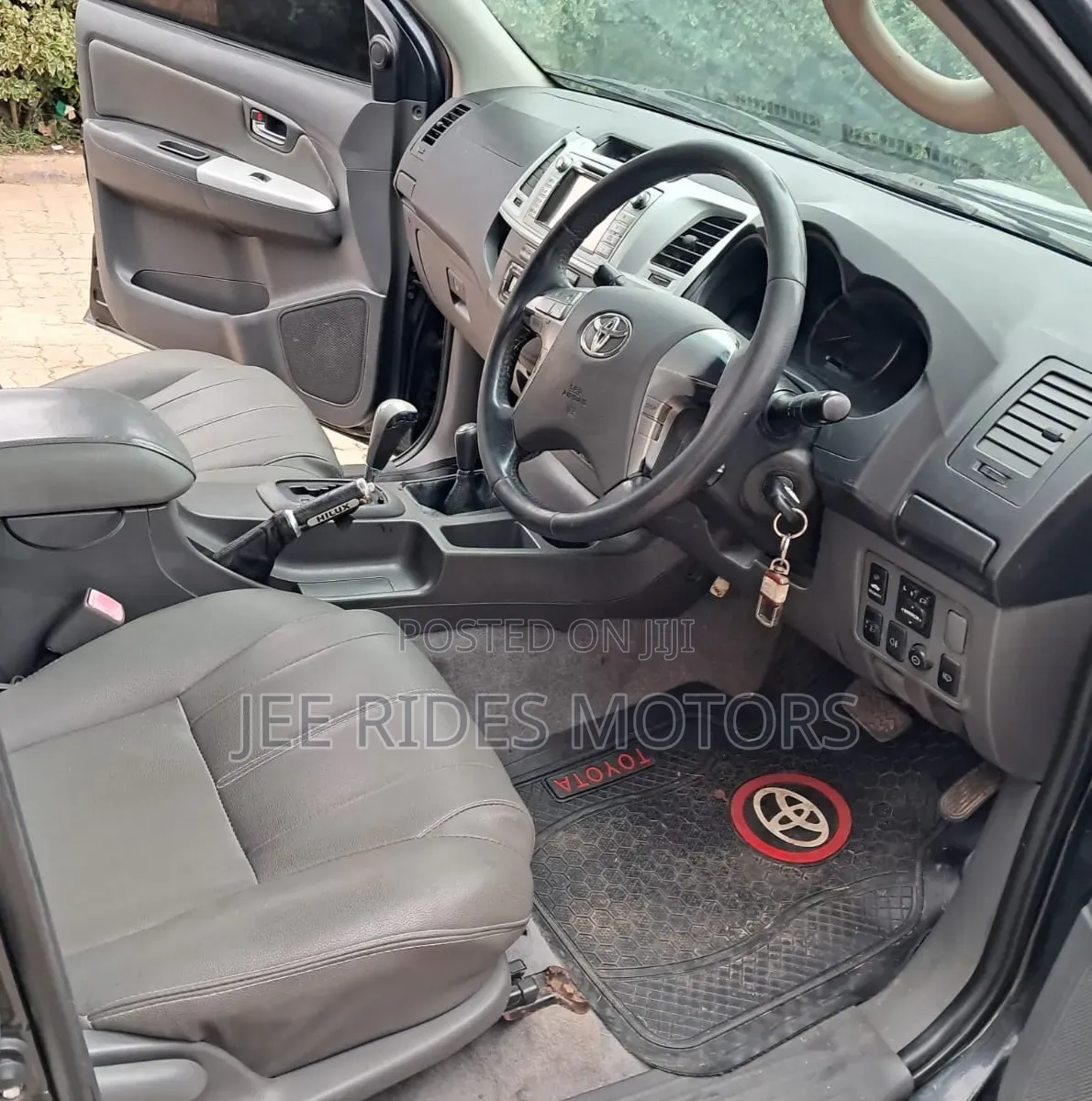 Toyota Hilux 2012 Black
