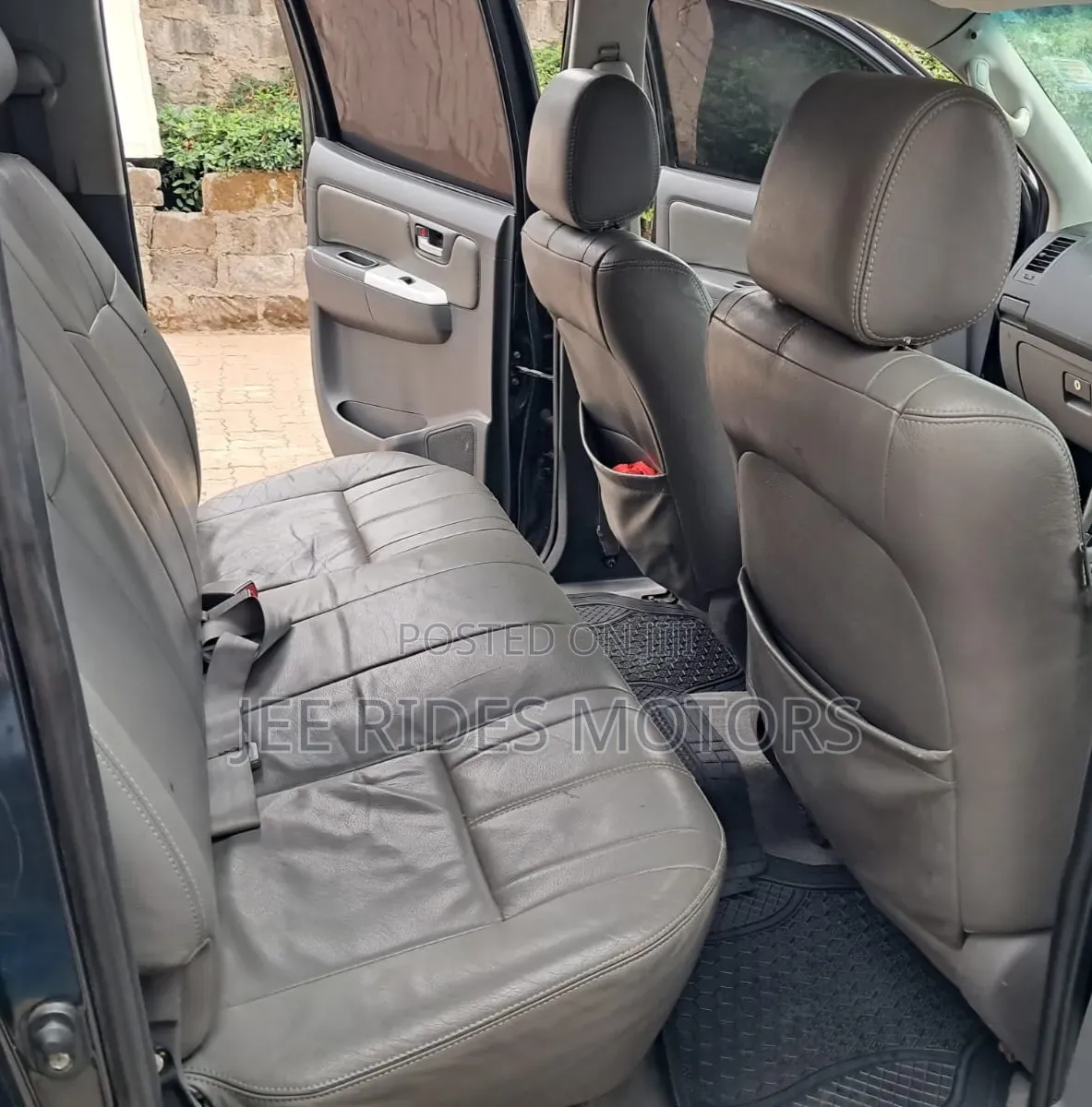 Toyota Hilux 2012 Black