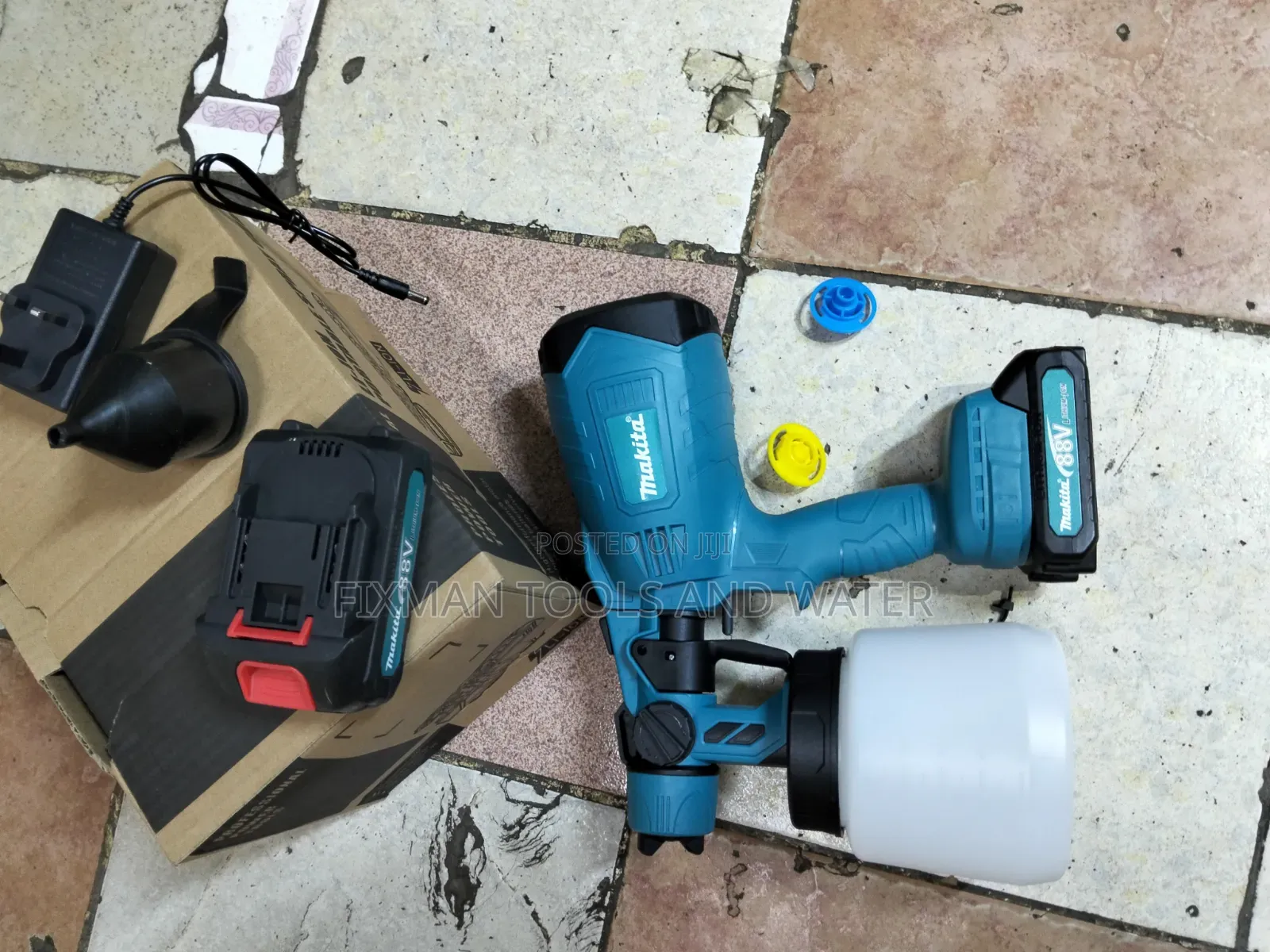 Fine Painting Cordless Spray Gun Makita 2 Battery 88V and Accessories