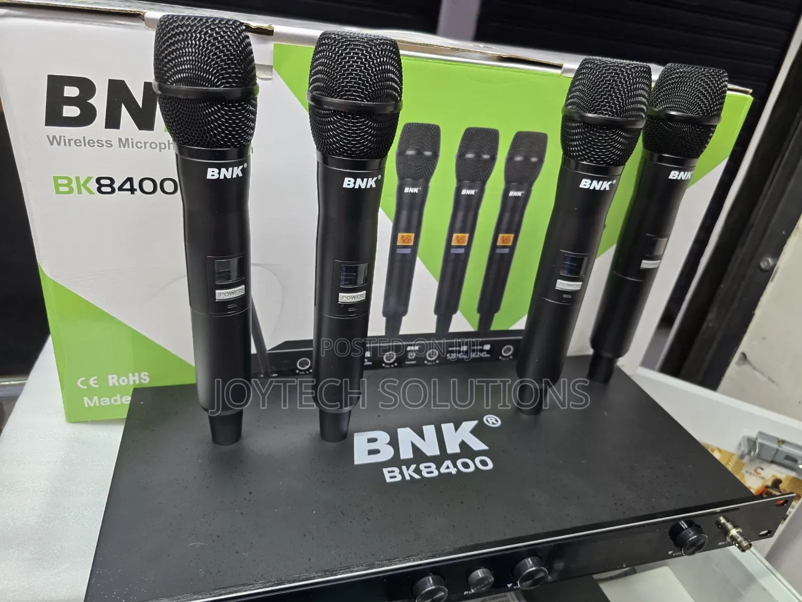 🎤 BNK BK8400 Professional Wireless Microphone – 4 Channel System