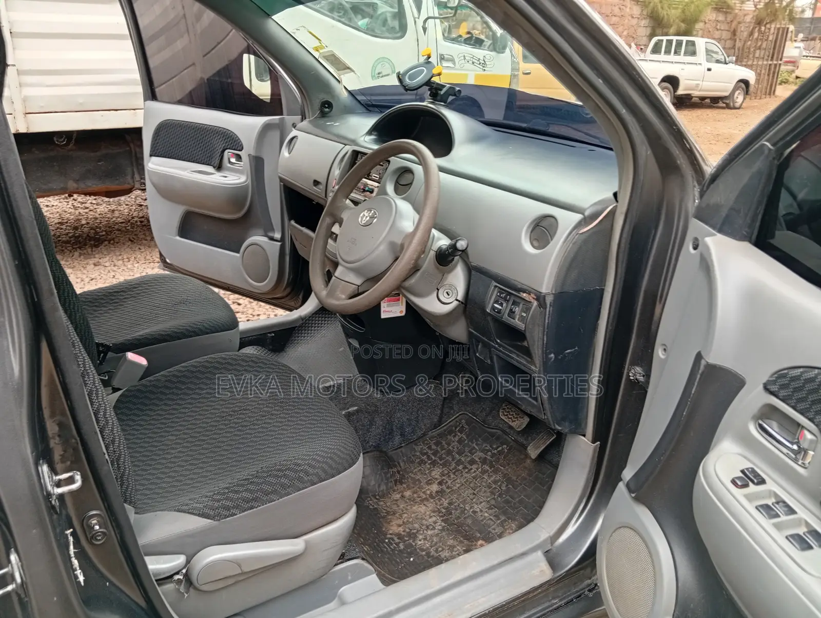 Toyota Sienta 2007 Gray