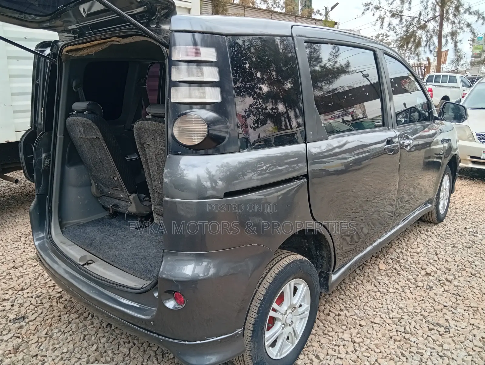 Toyota Sienta 2007 Gray