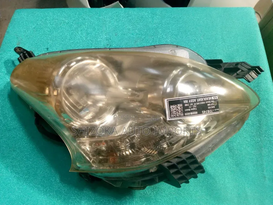 Headlight Assy Rh Toyota Ractis Xenon Scp100 2010