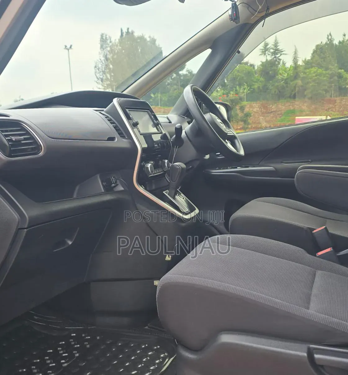 Nissan Serena 2017