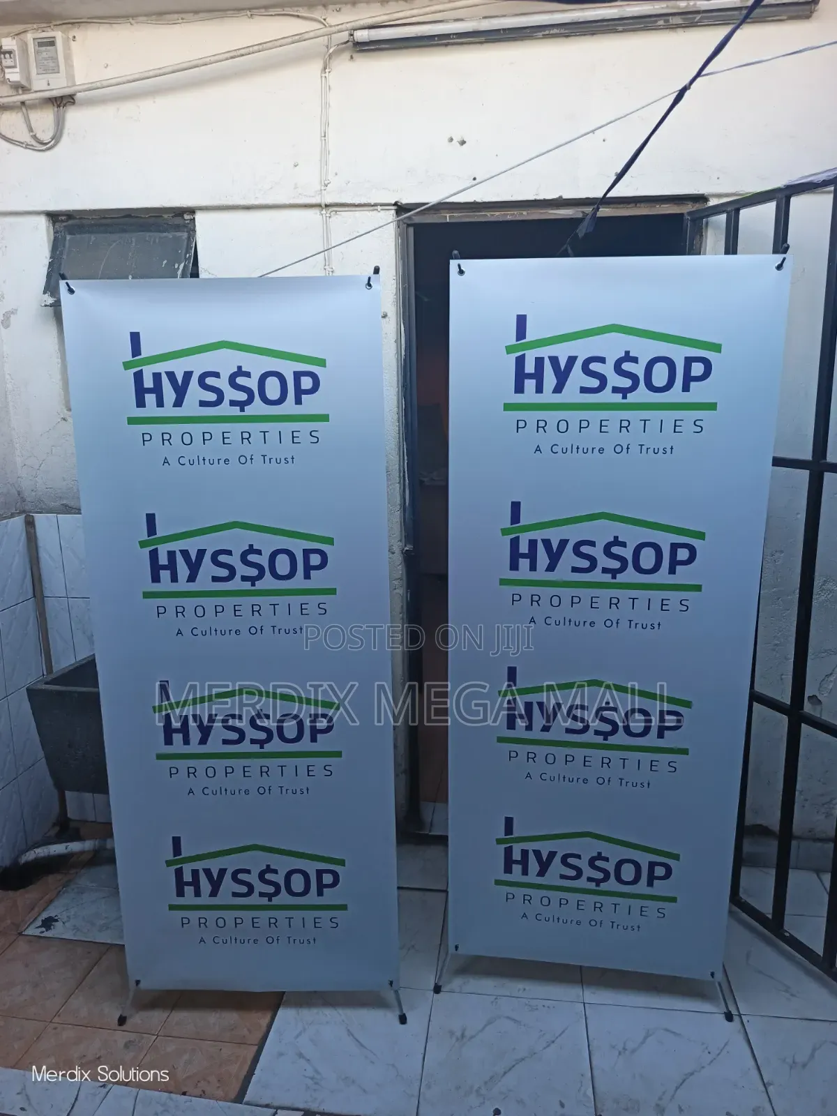 A002, X-Banner, Banners