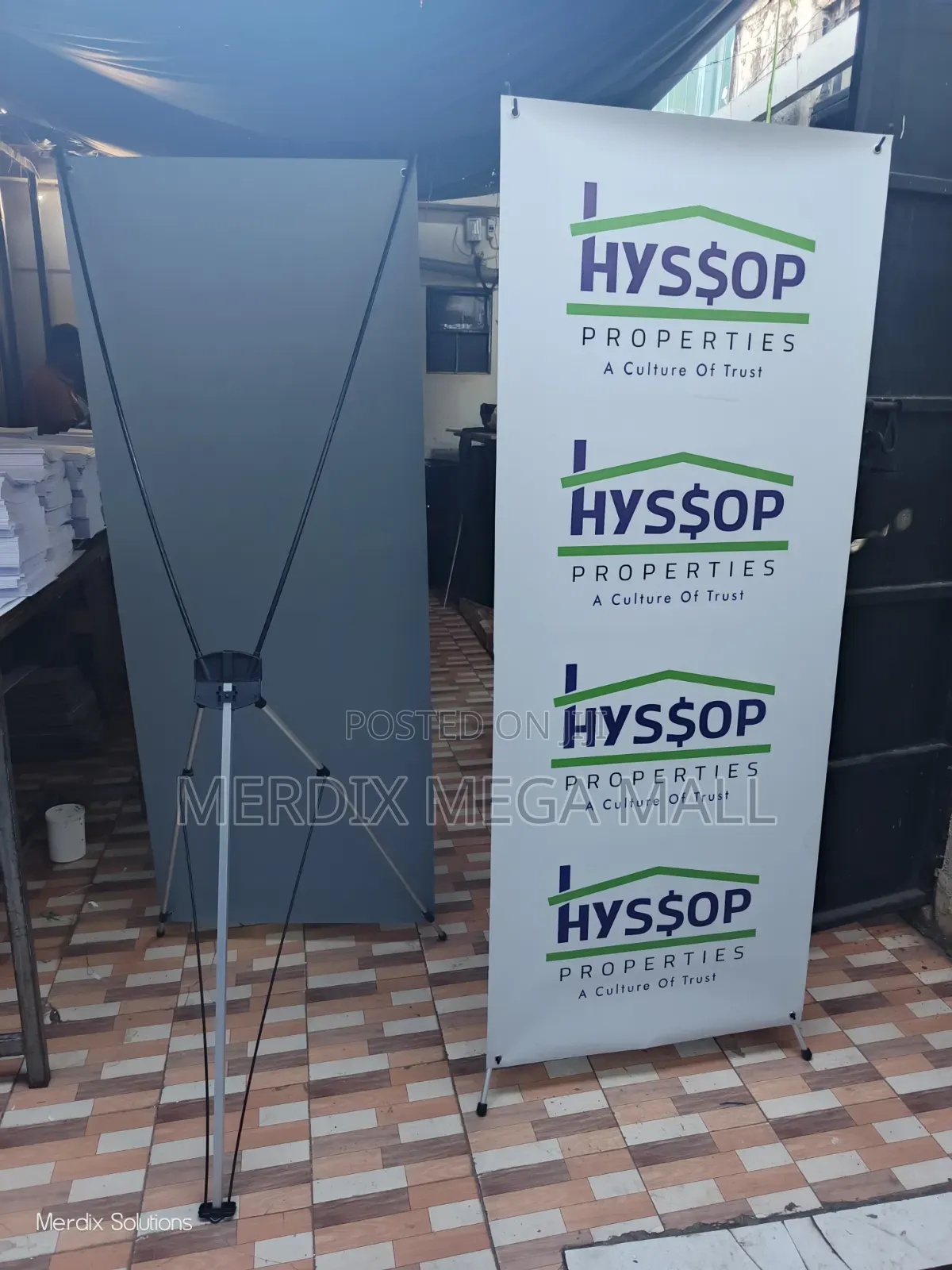 A002, X-Banner, Banners