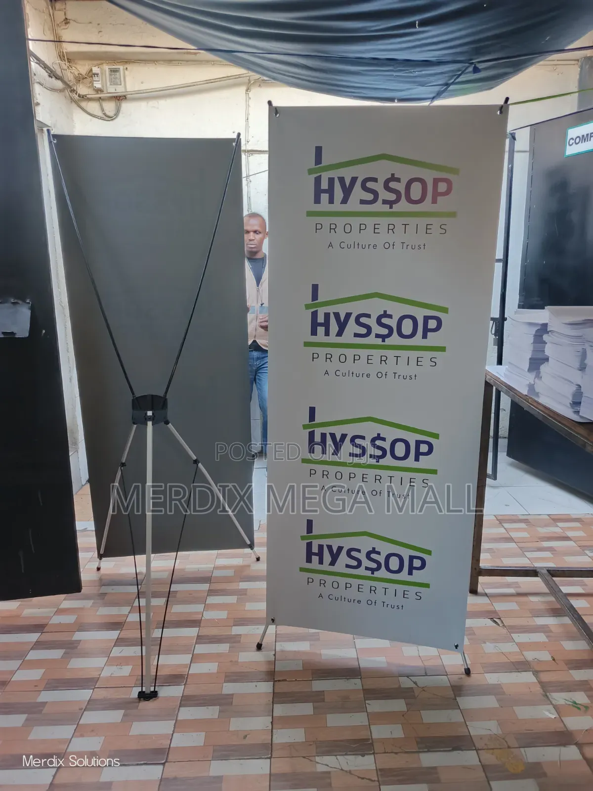 A002, X-Banner, Banners