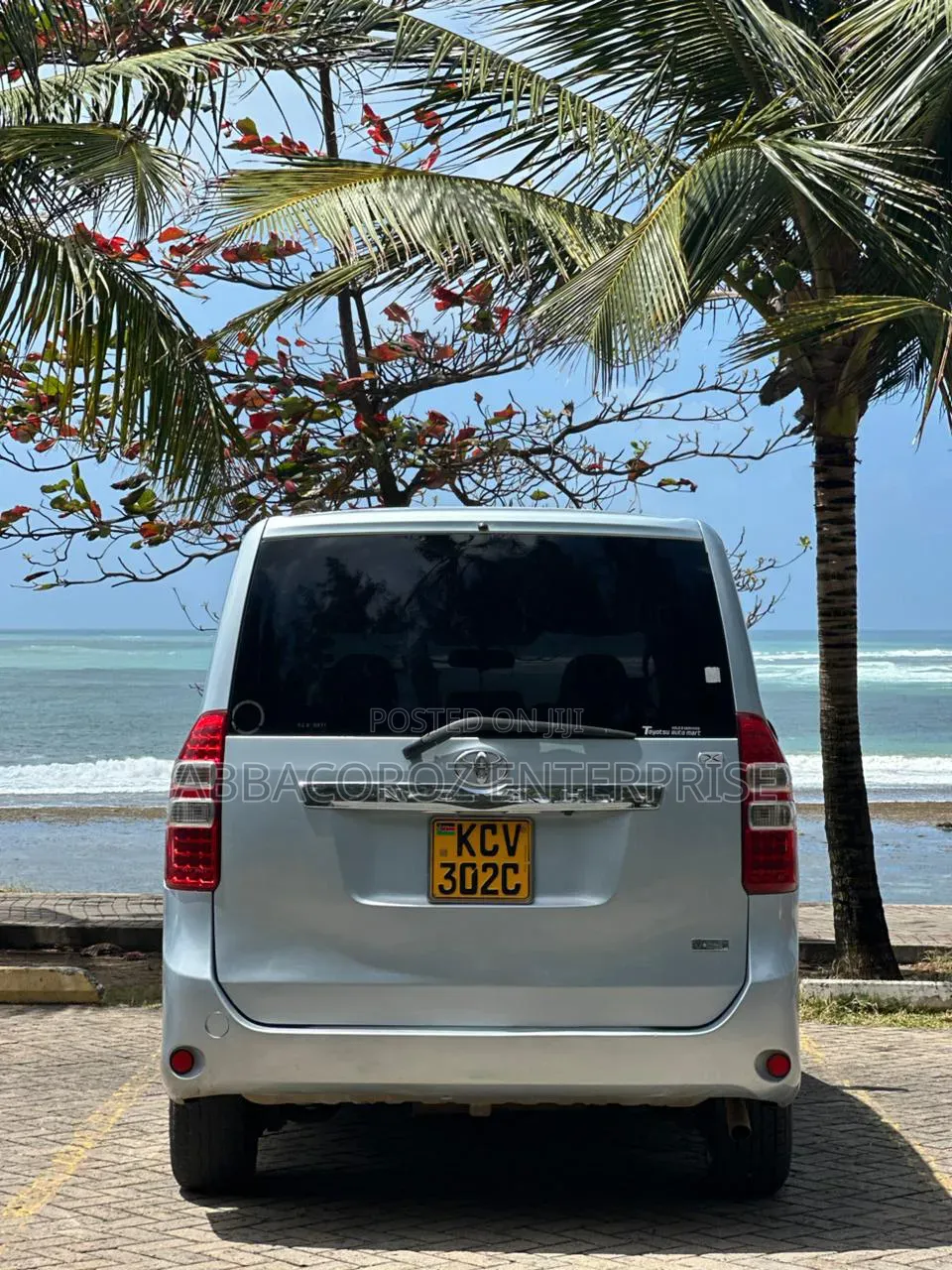 Toyota Noah 2012
