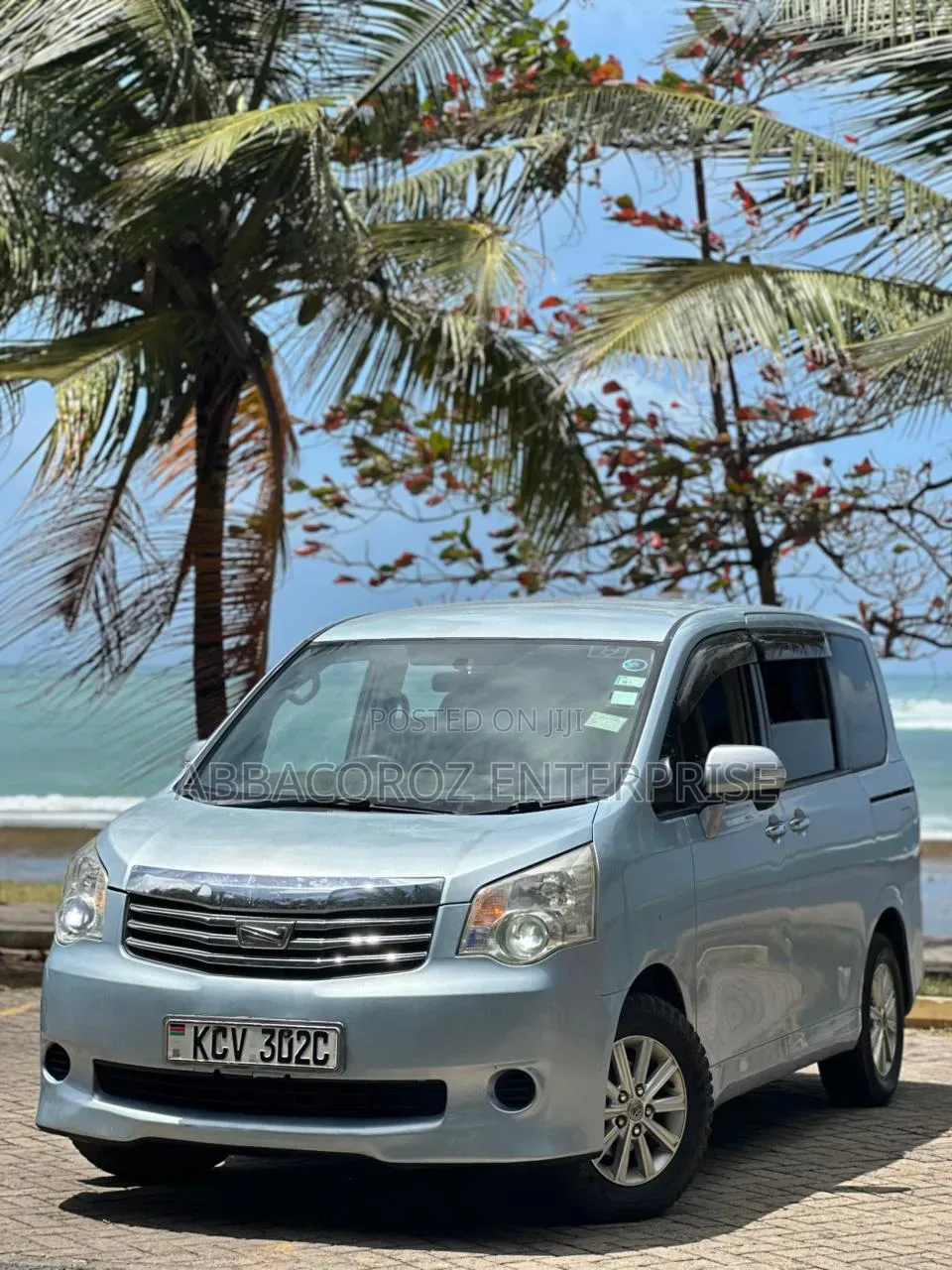 Toyota Noah 2012