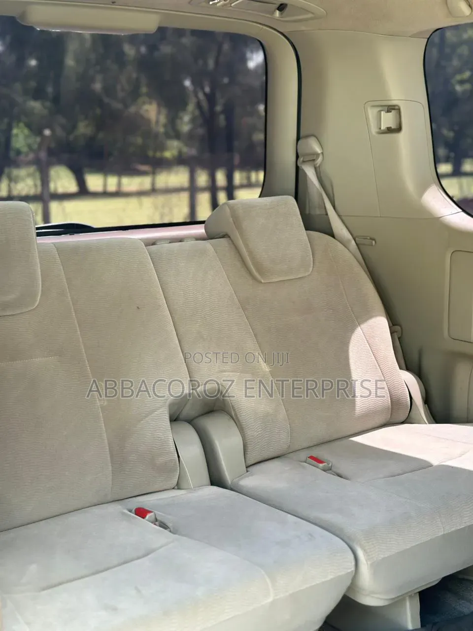 Toyota Noah 2012