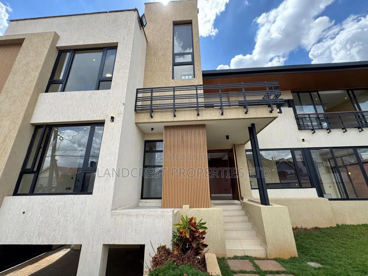 4bdrm Townhouse/Terrace in Membley Estate for sale