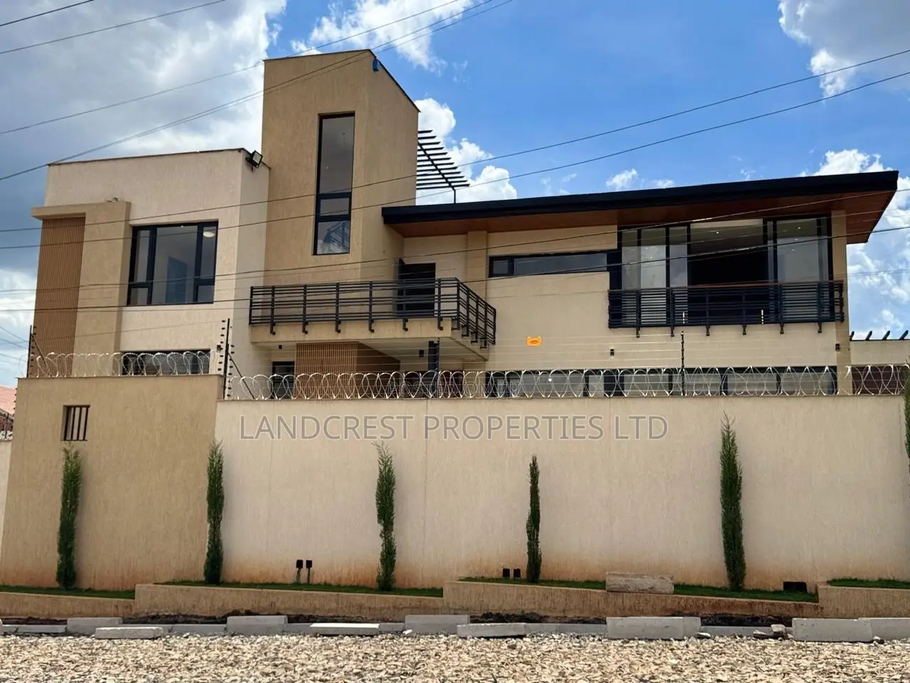 4bdrm Townhouse/Terrace in Membley Estate for sale
