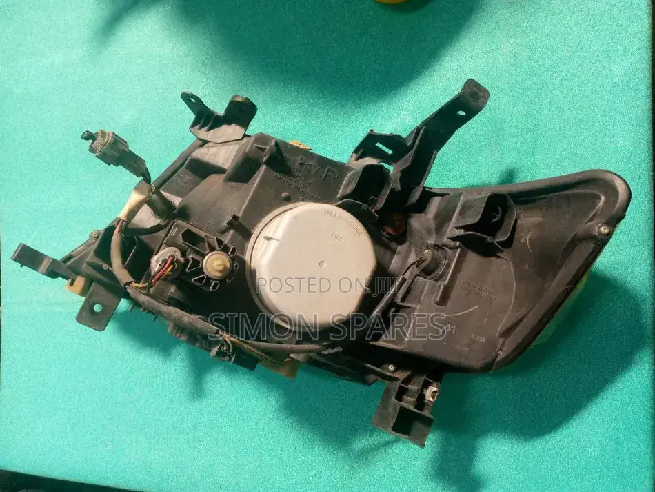 Headlight Assy Rh Nissan Serena C25 2005
