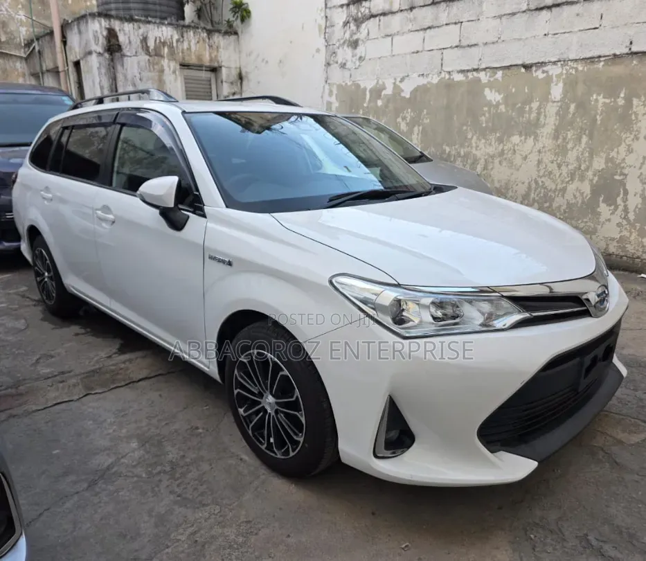 Toyota Corolla Fielder 2017 White