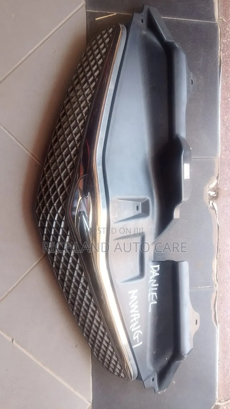 Front Grille Toyota Ractis Ncp100