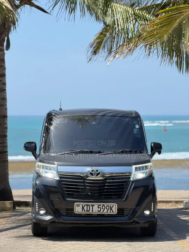 Toyota Roomy 2017 Black