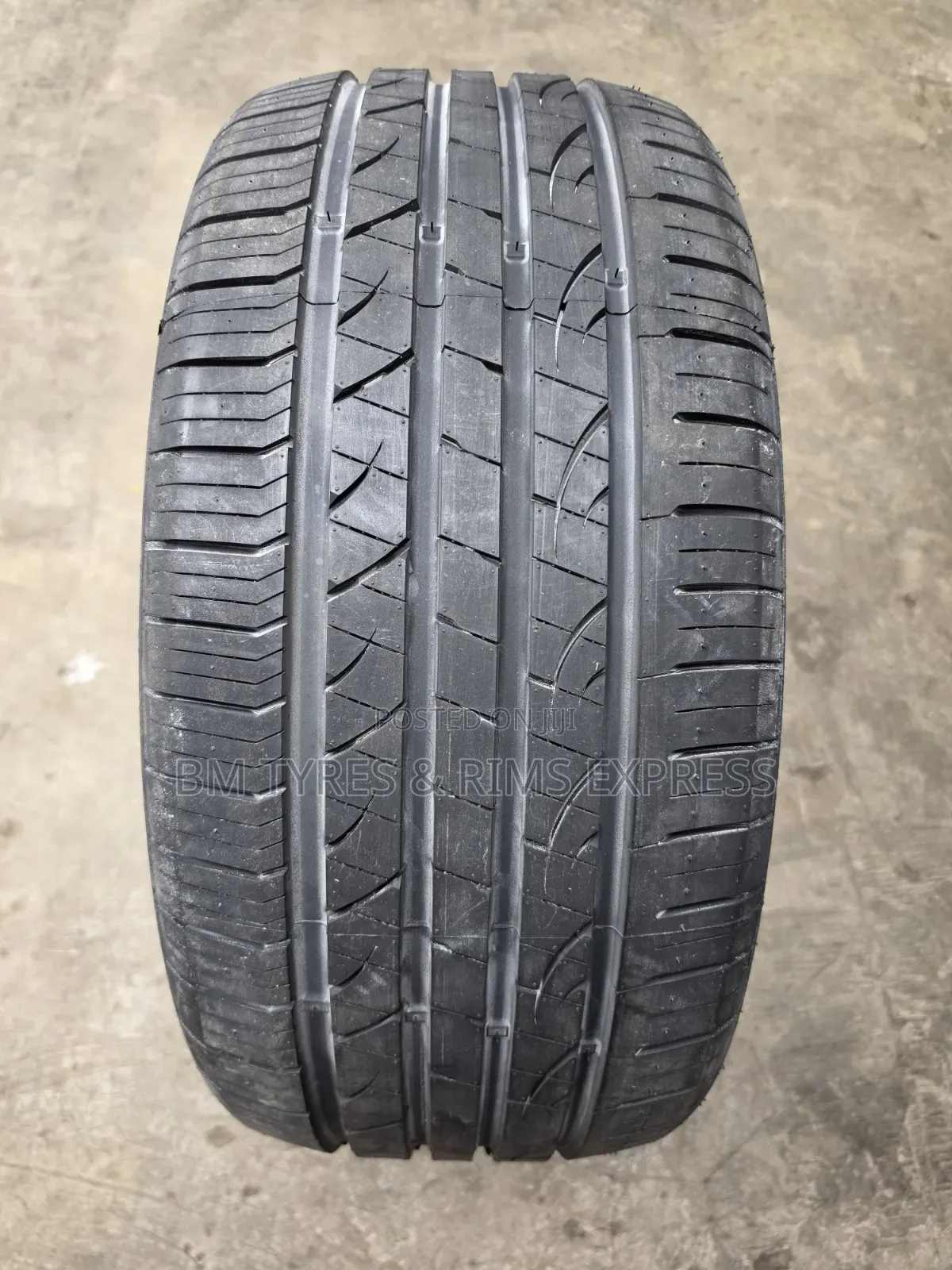 255 /40 R19 FORTUNE TIRES (Thailand)